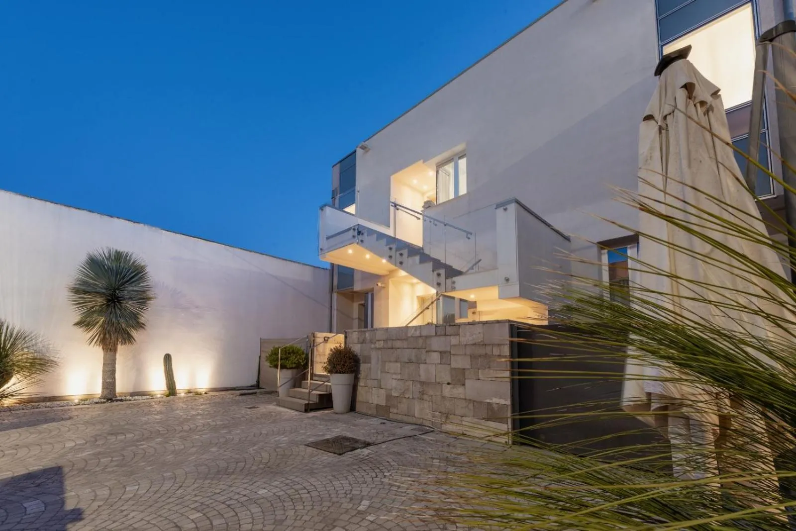 Property building in B&B White con Parcheggio Privato