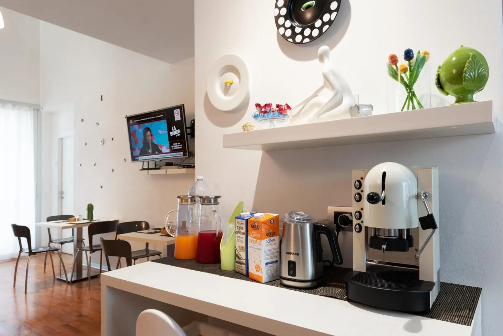 Breakfast in B&B White con Parcheggio Privato