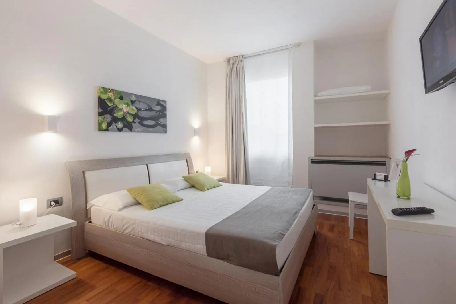 Photo of the whole room, Bed in B&B White con Parcheggio Privato