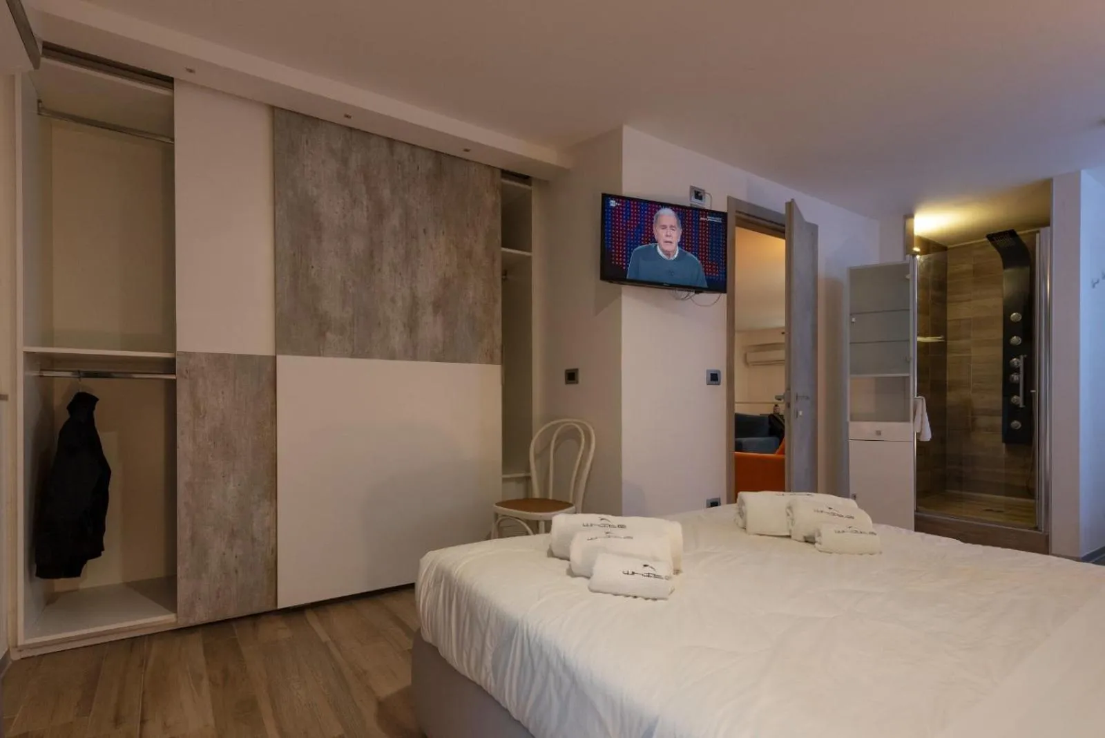 Photo of the whole room, Bed in B&B White con Parcheggio Privato