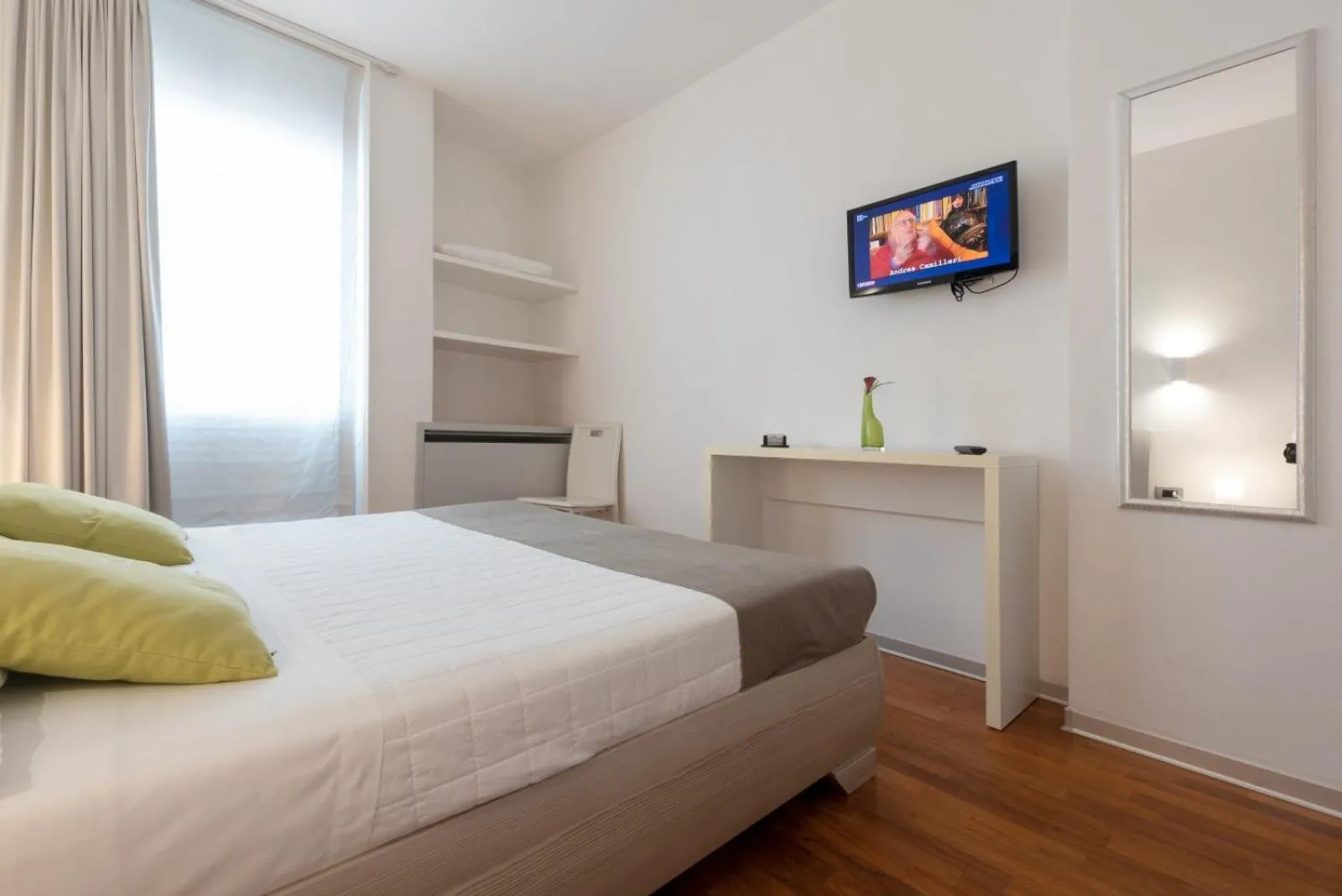 Photo of the whole room, Bed in B&B White con Parcheggio Privato