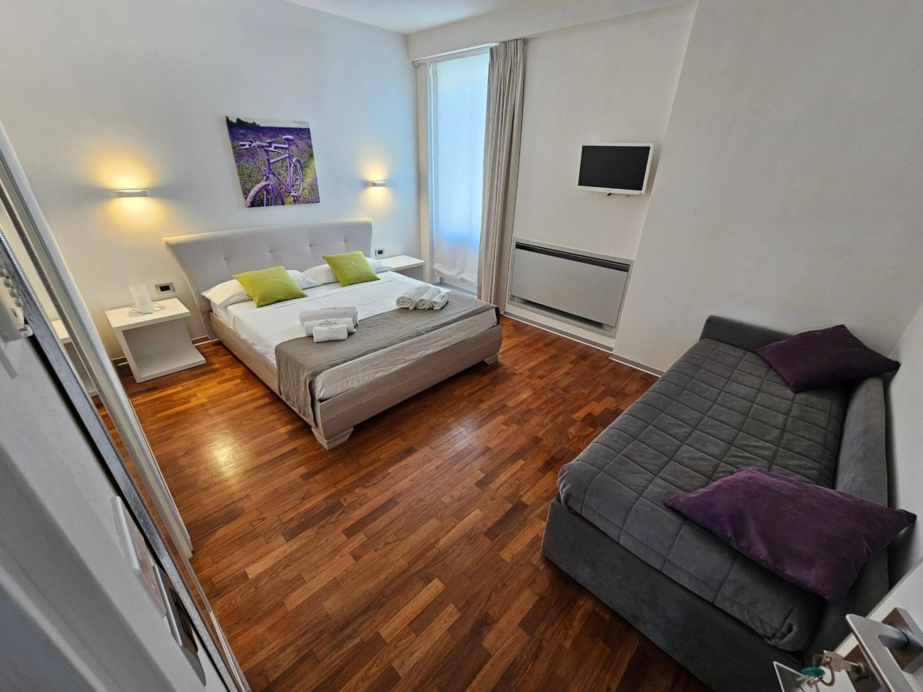 Photo of the whole room, Bed in B&B White con Parcheggio Privato