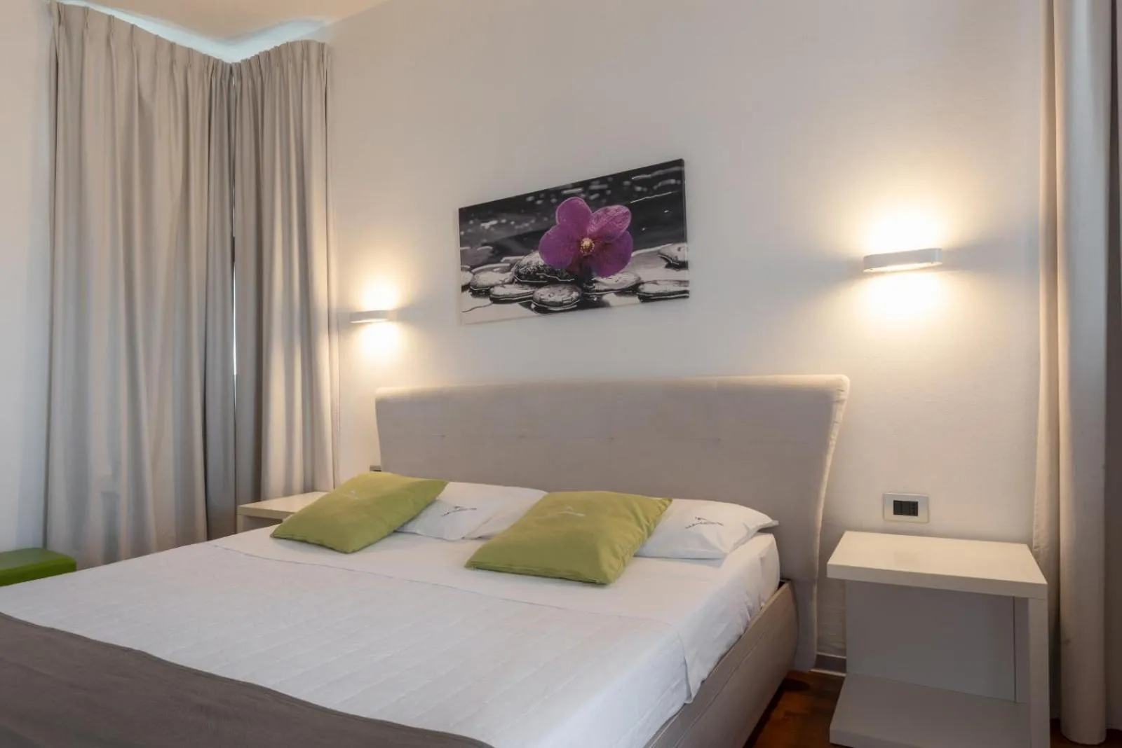 Photo of the whole room, Bed in B&B White con Parcheggio Privato