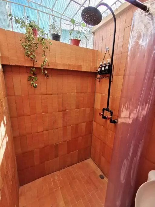 Shower in La Bonita Guesthouse