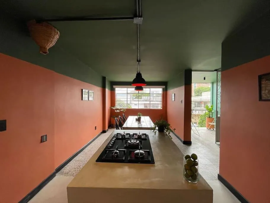 Kitchen or kitchenette, Bed in La Bonita Guesthouse