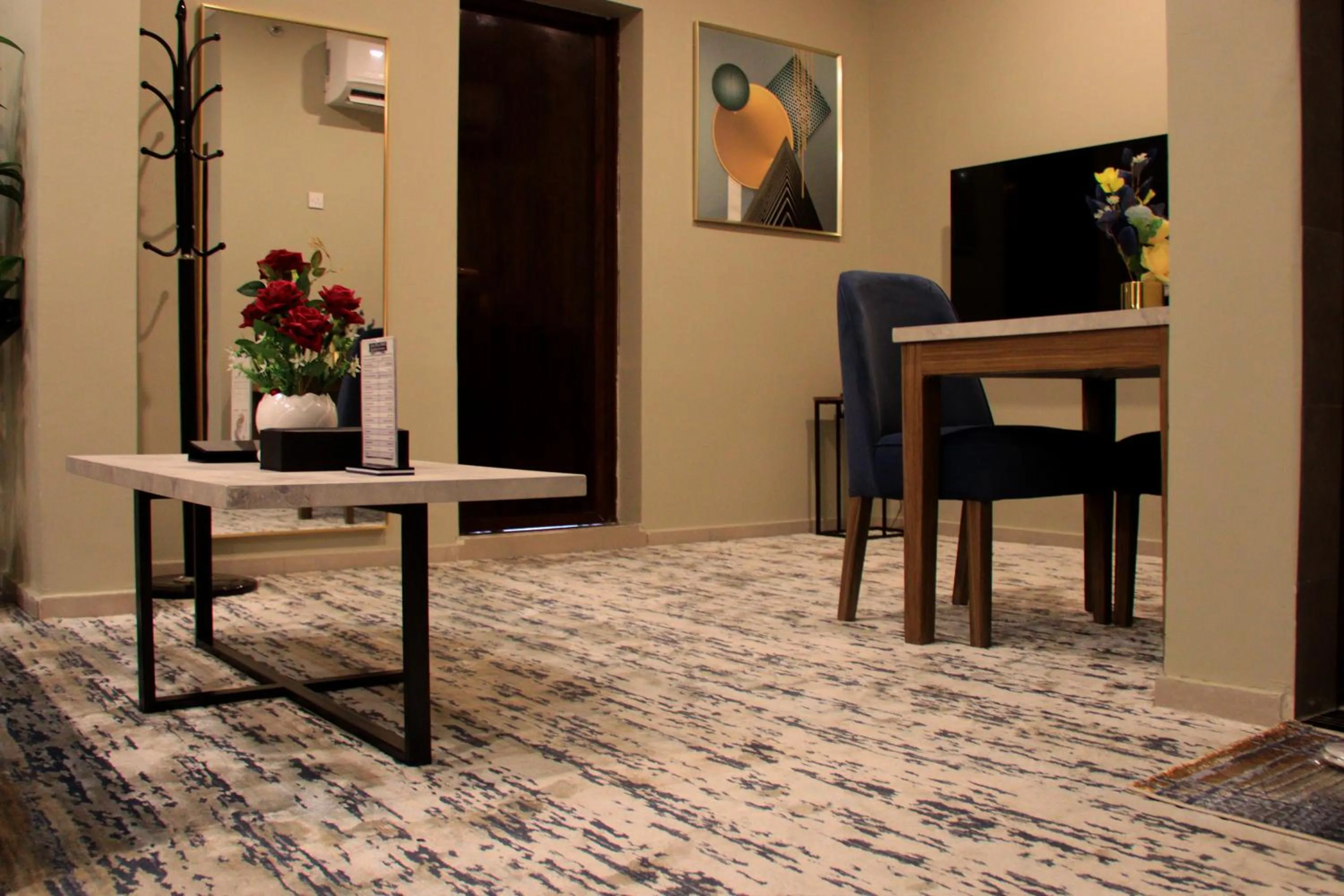 Communal lounge/ TV room in شقق سوات للشقق المخدومة 4