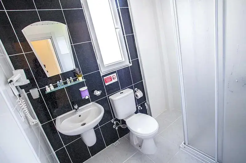 Family Room with Shared Bathroom in Hotel Dream Of Side Family Room with Shared Bathroom in Hotel Dream Of Side