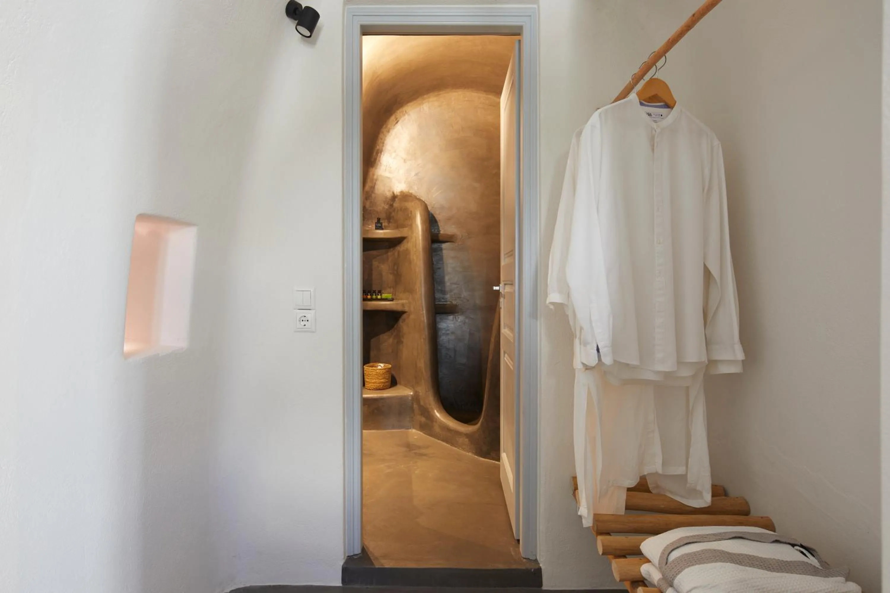 Shower in Arxegono Cave Houses Santorini