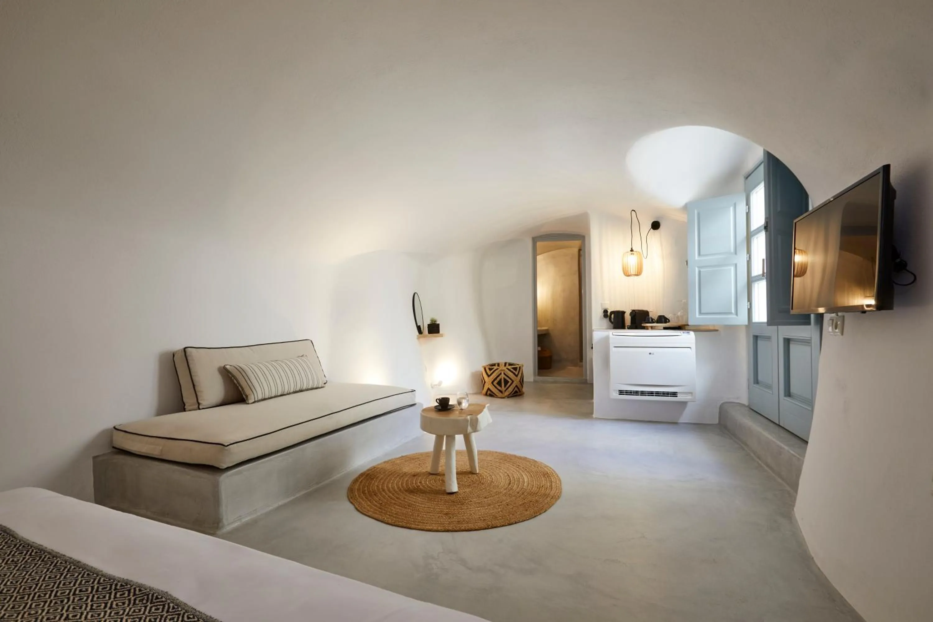 Living room, Bed in Arxegono Cave Houses Santorini