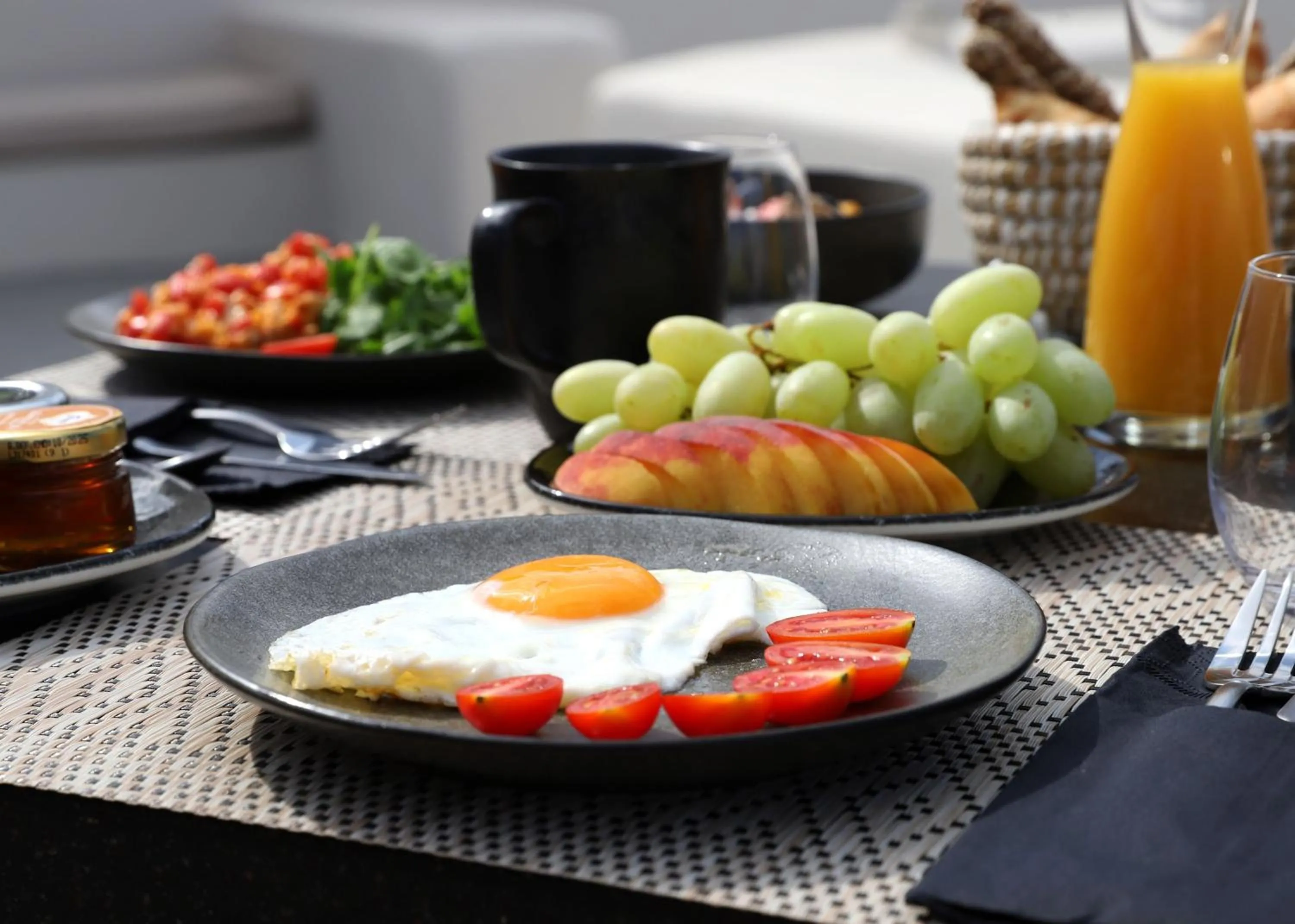 Food and drinks in Arxegono Cave Houses Santorini