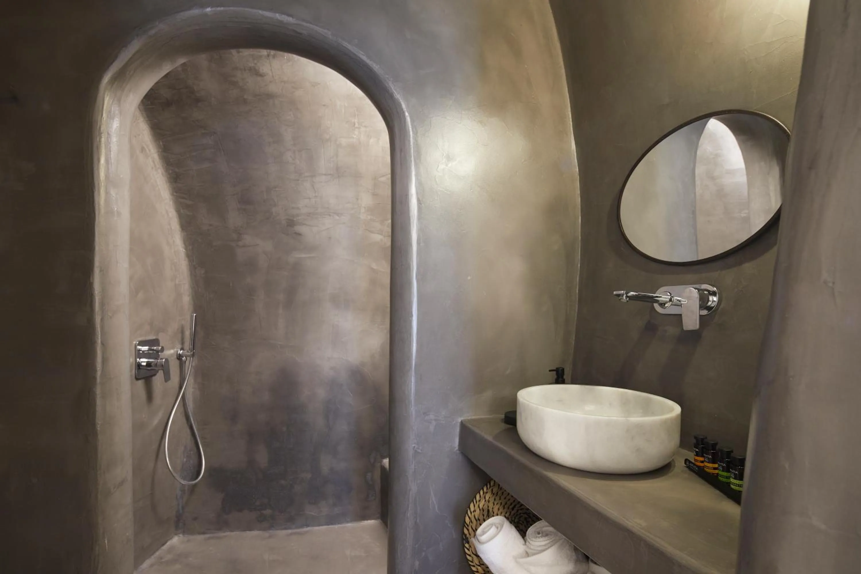 Shower in Arxegono Cave Houses Santorini