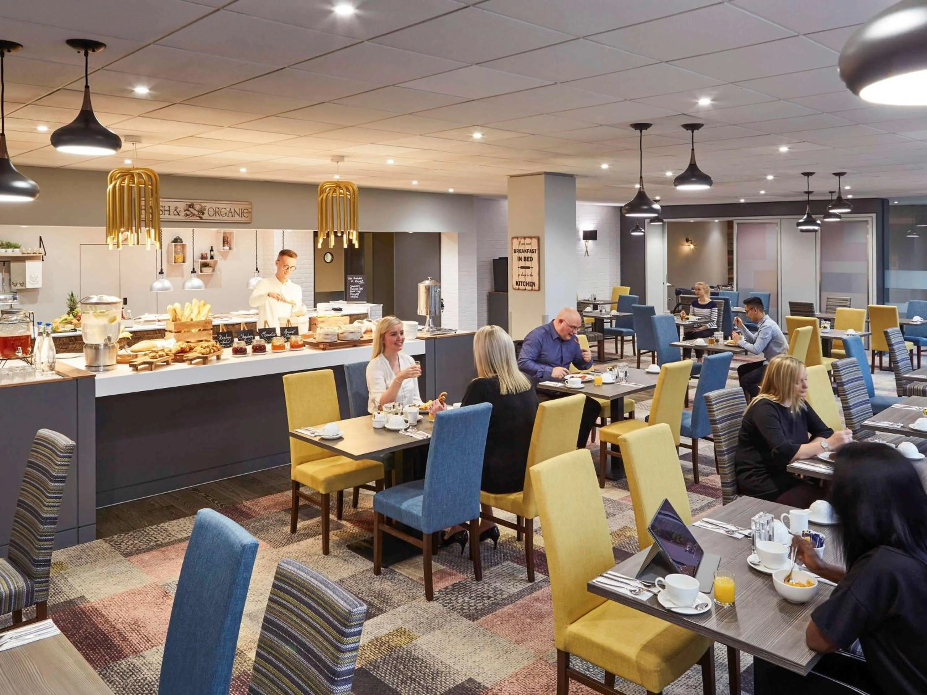 Restaurant/places to eat in Novotel Wolverhampton City Centre