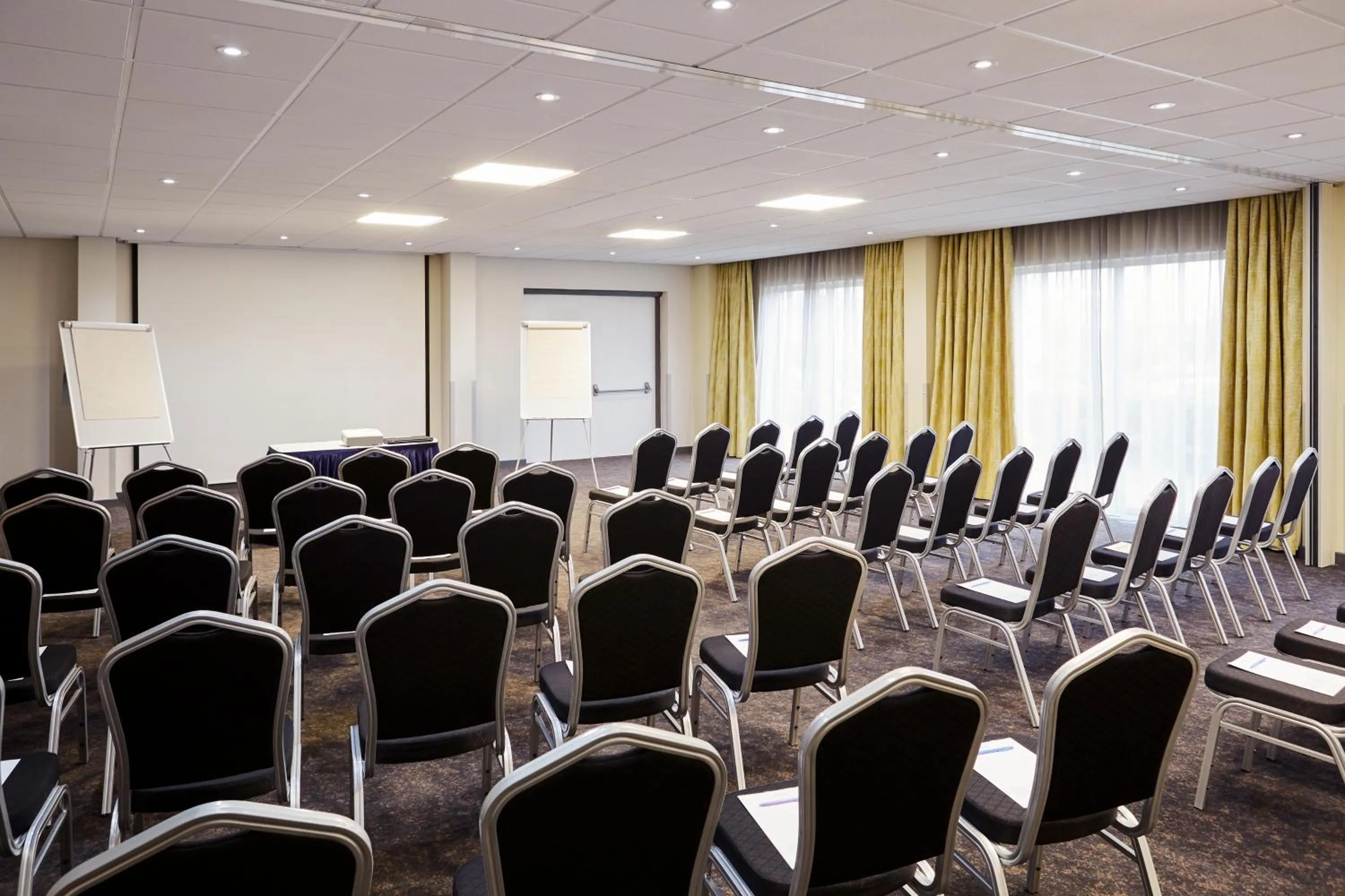 Meeting/conference room in Novotel Wolverhampton City Centre