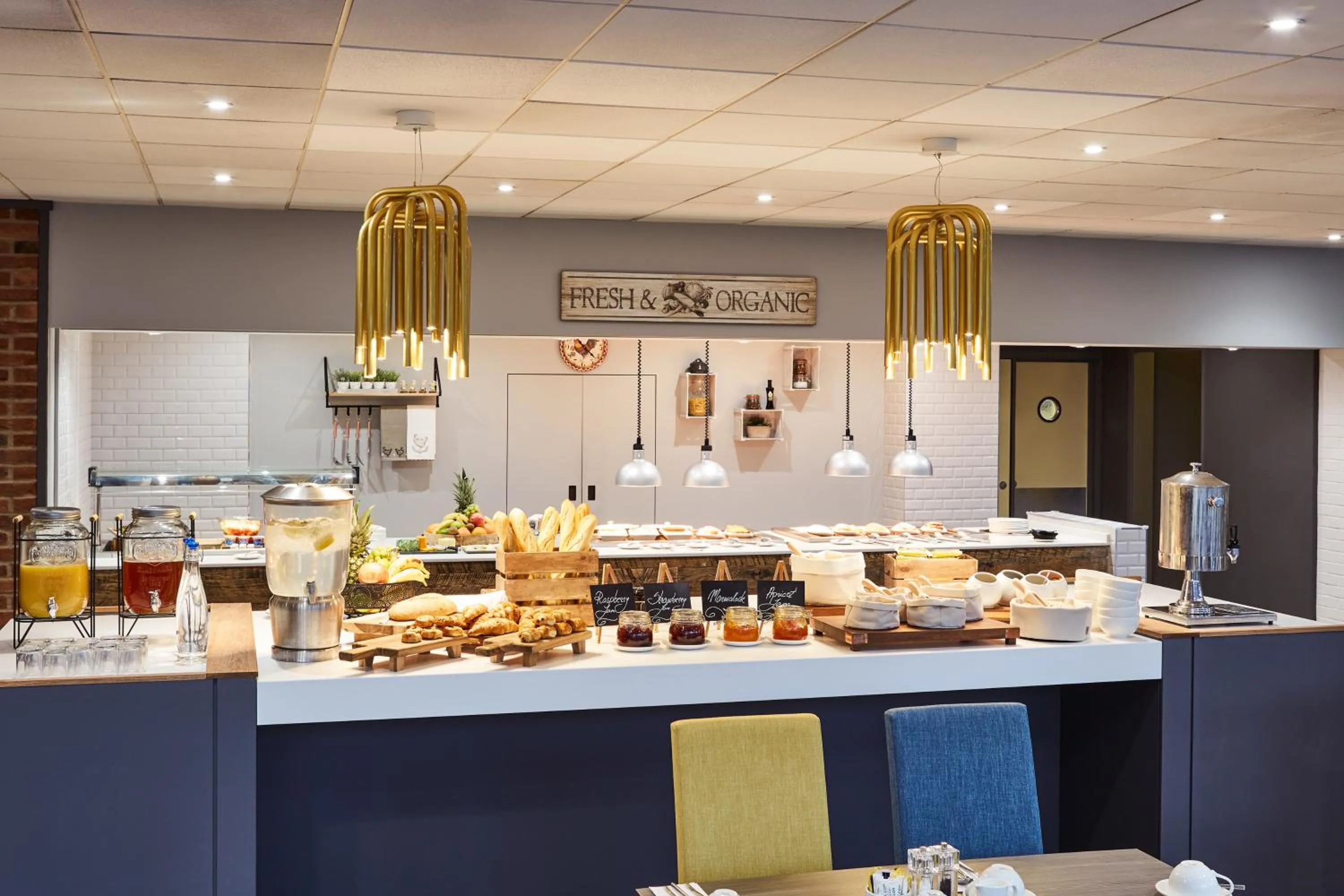 Restaurant/places to eat in Novotel Wolverhampton City Centre