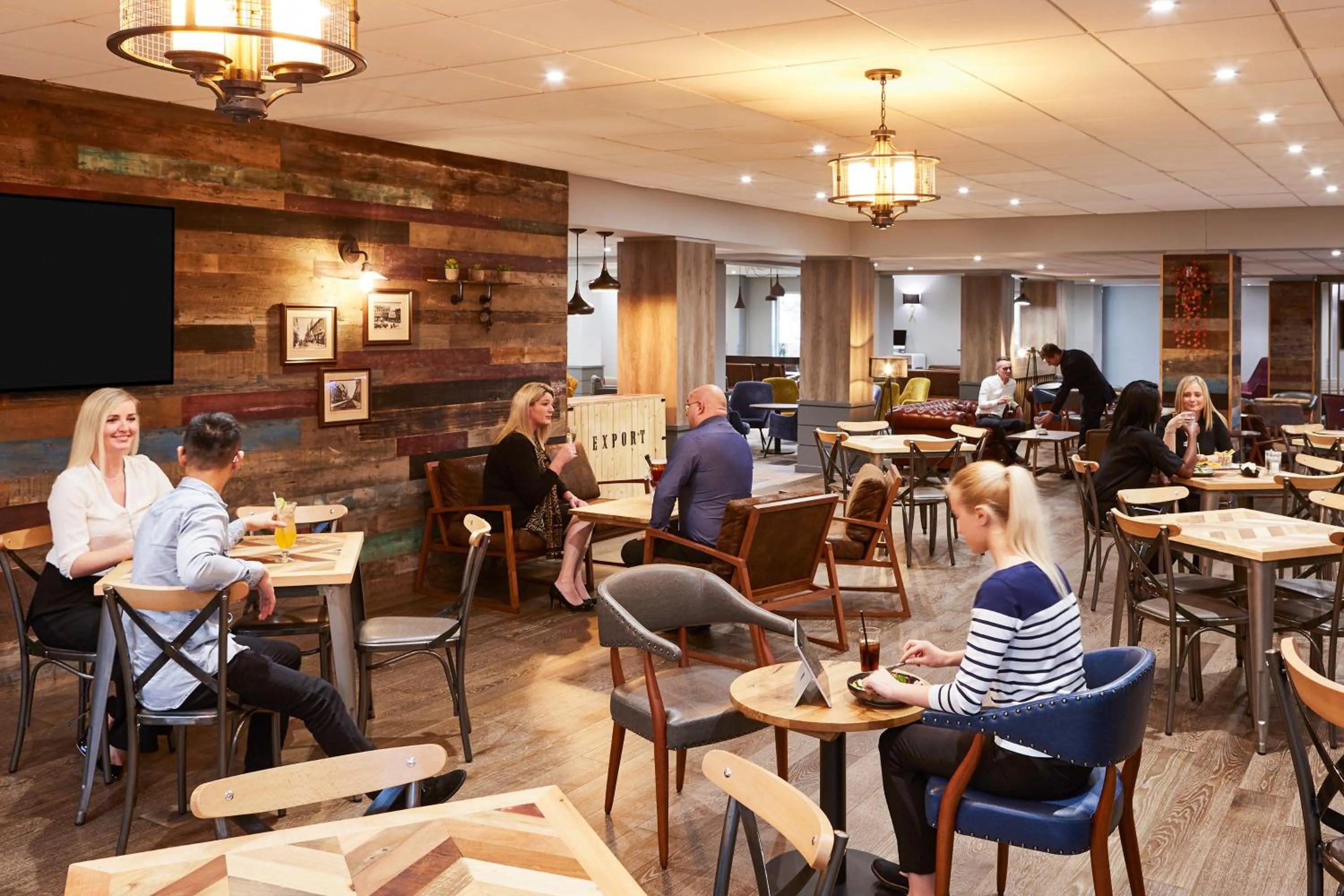 Restaurant/places to eat in Novotel Wolverhampton City Centre