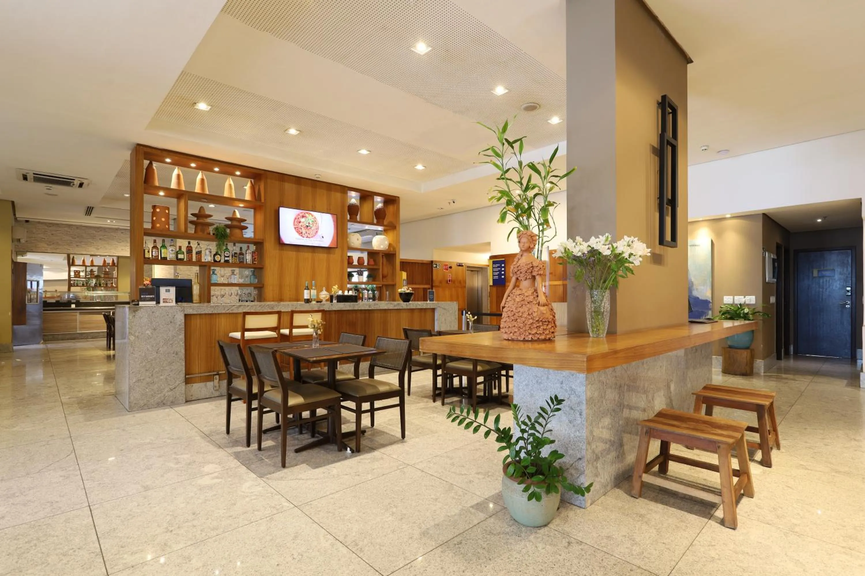 Restaurant/places to eat in HY Apartments & Hotels