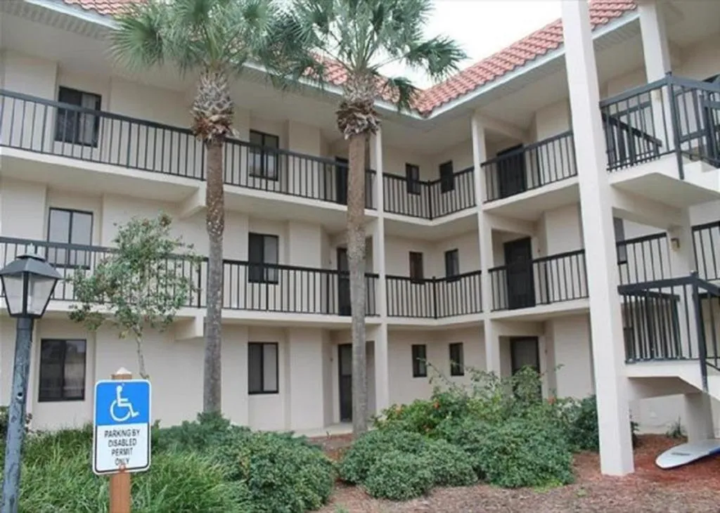 P26 - Ocean Village Club