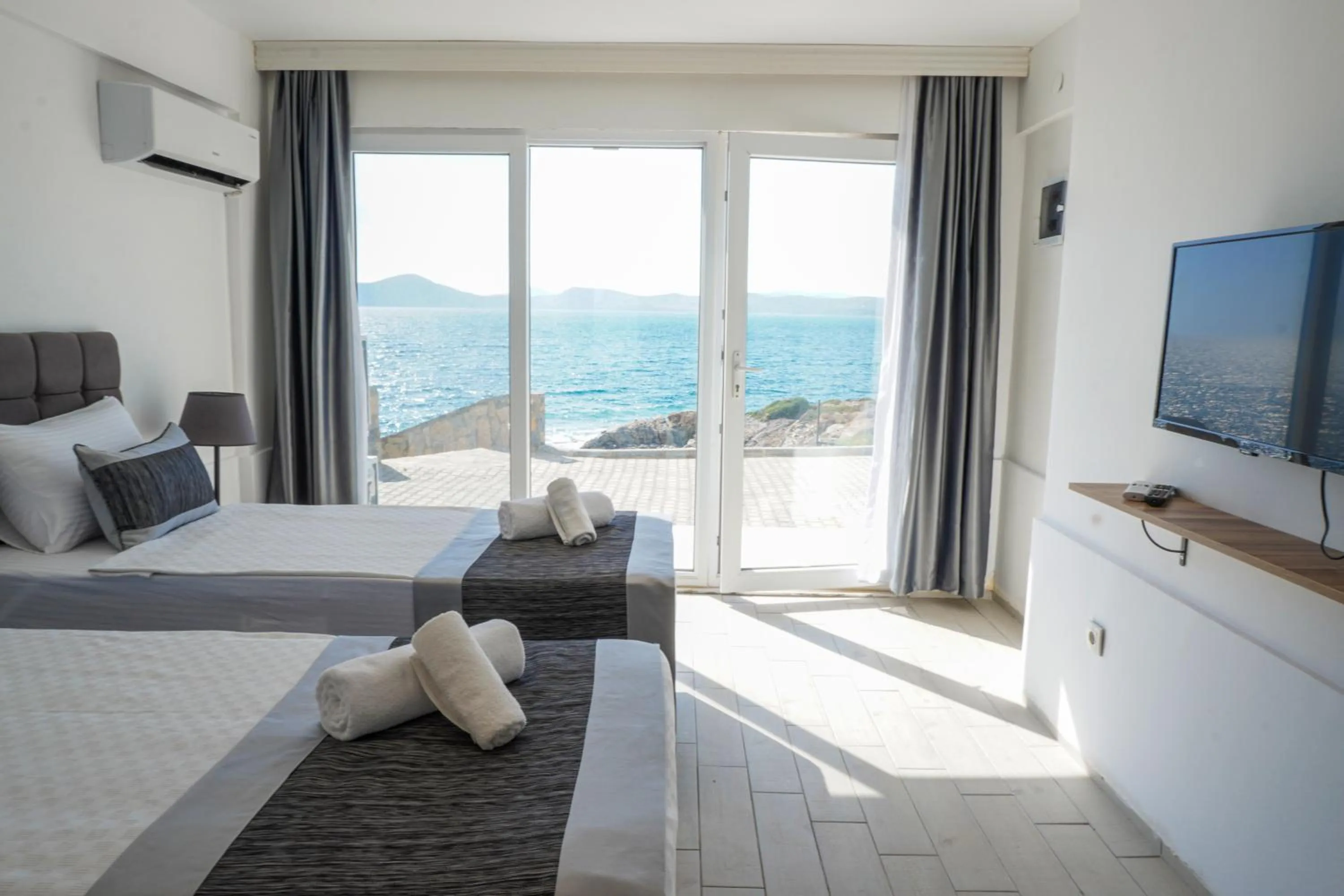 Photo of the whole room, Bed in Ni Marin Hotel