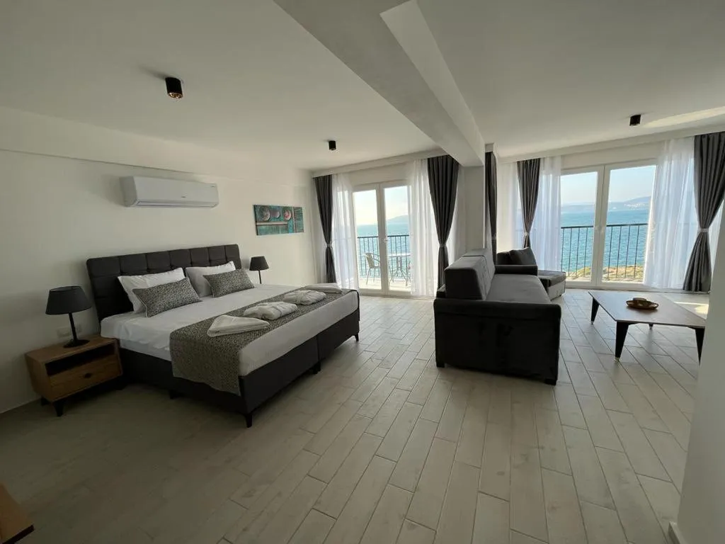 Photo of the whole room, Bed in Ni Marin Hotel