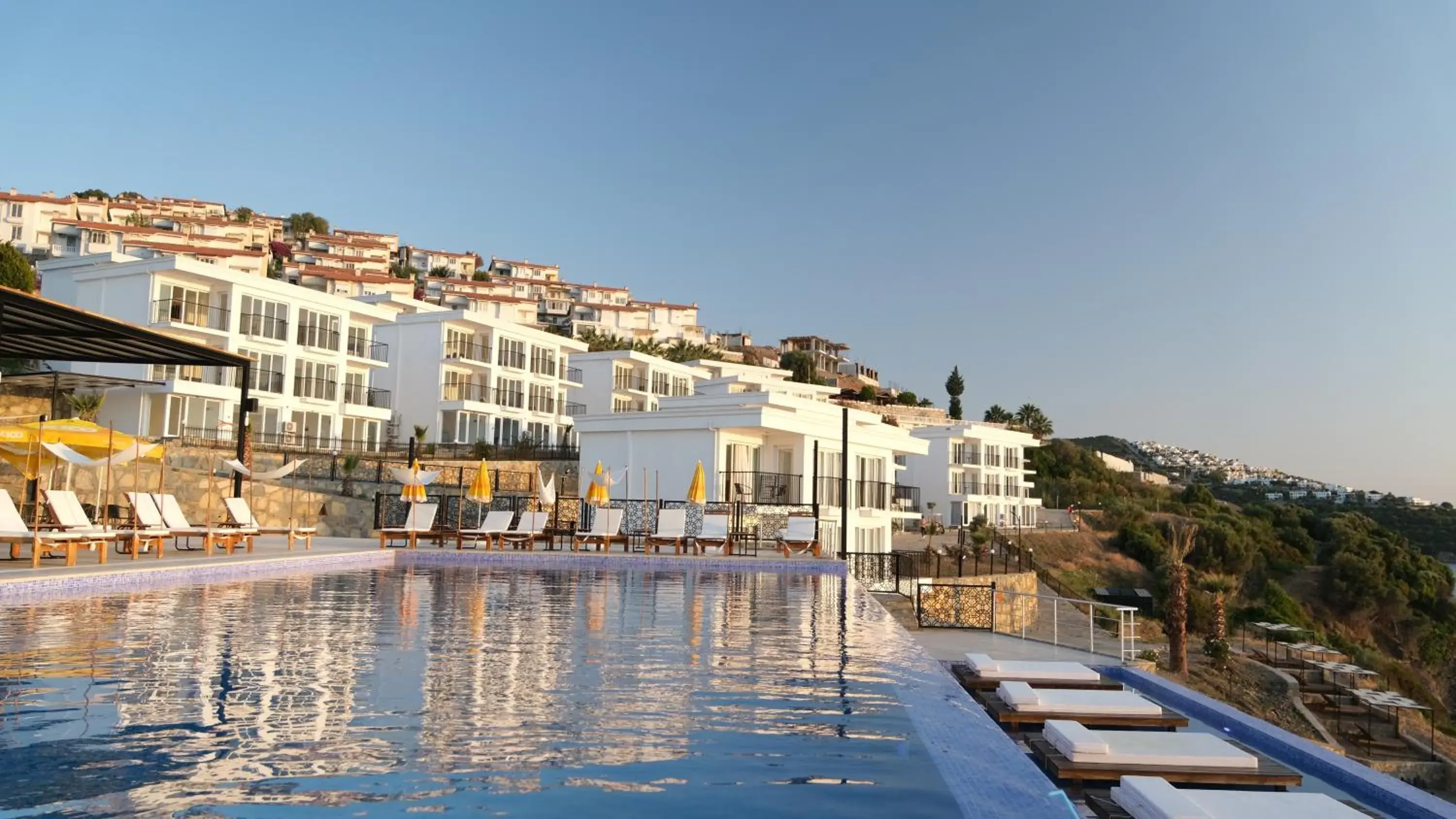 Swimming pool in Ni Marin Hotel Swimming pool in Ni Marin Hotel