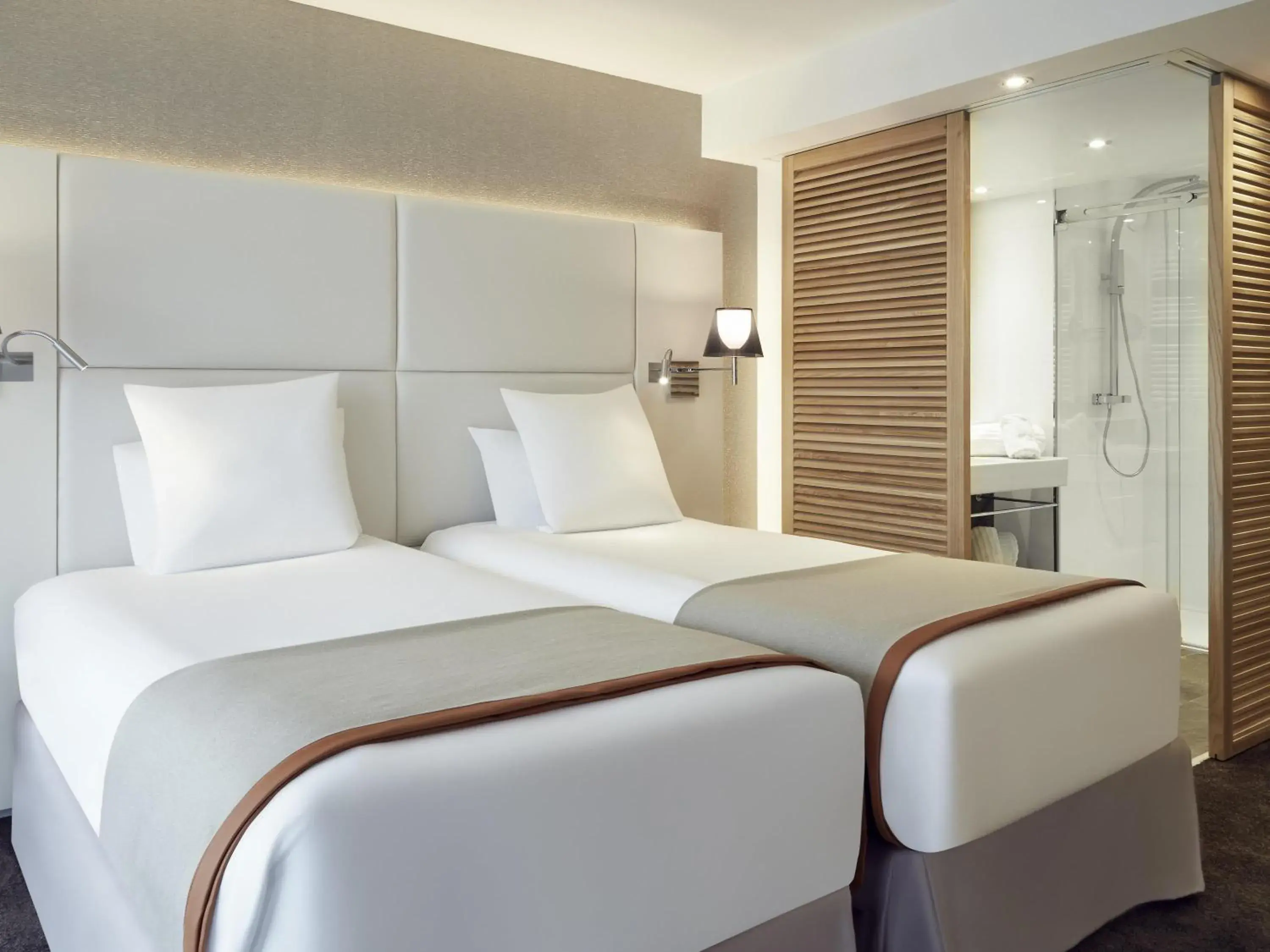 Bedroom, Bed in Mercure Hotel Golf Cap d'Agde Bedroom, Bed in Mercure Hotel Golf Cap d'Agde