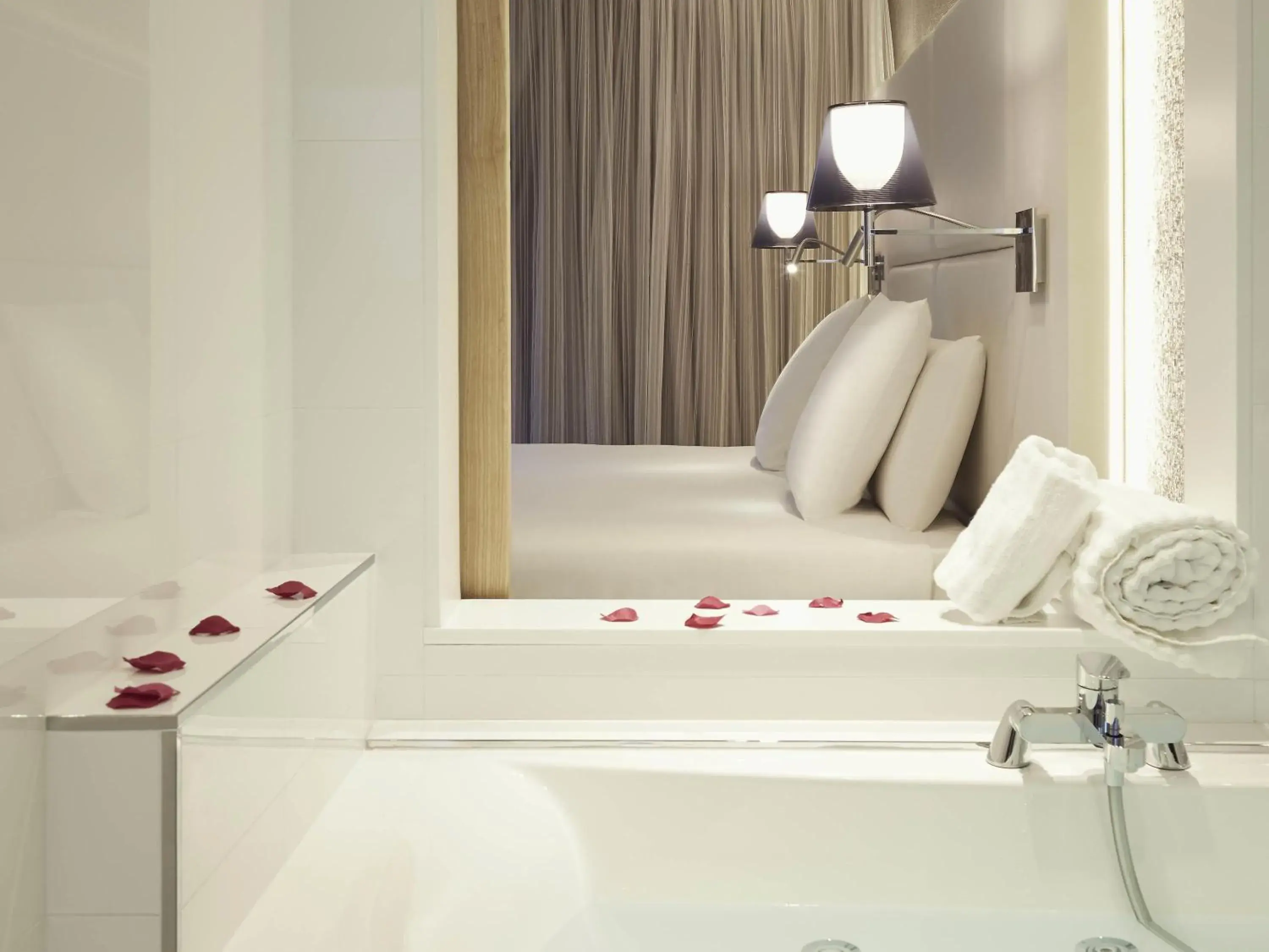 Bedroom, Bed in Mercure Hotel Golf Cap d'Agde Bedroom, Bed in Mercure Hotel Golf Cap d'Agde