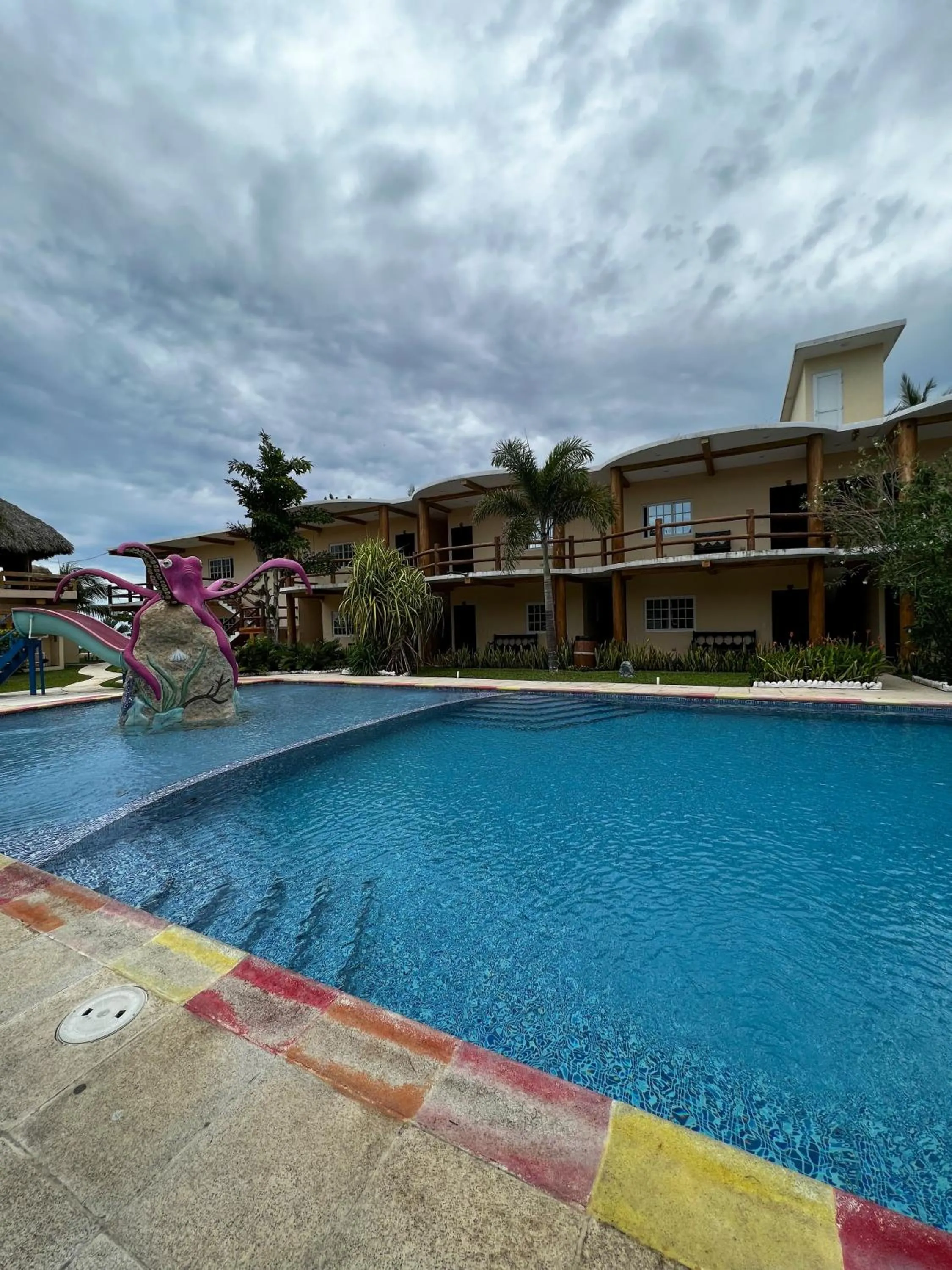Swimming pool in Hotel Pazifico en Monterrico