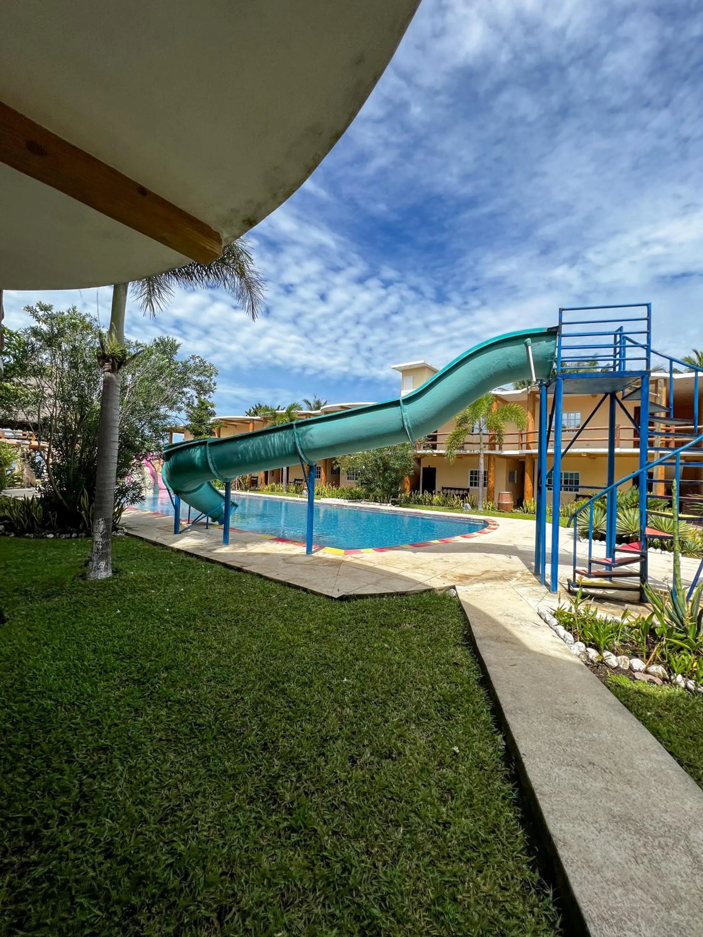 Swimming pool in Hotel Pazifico en Monterrico