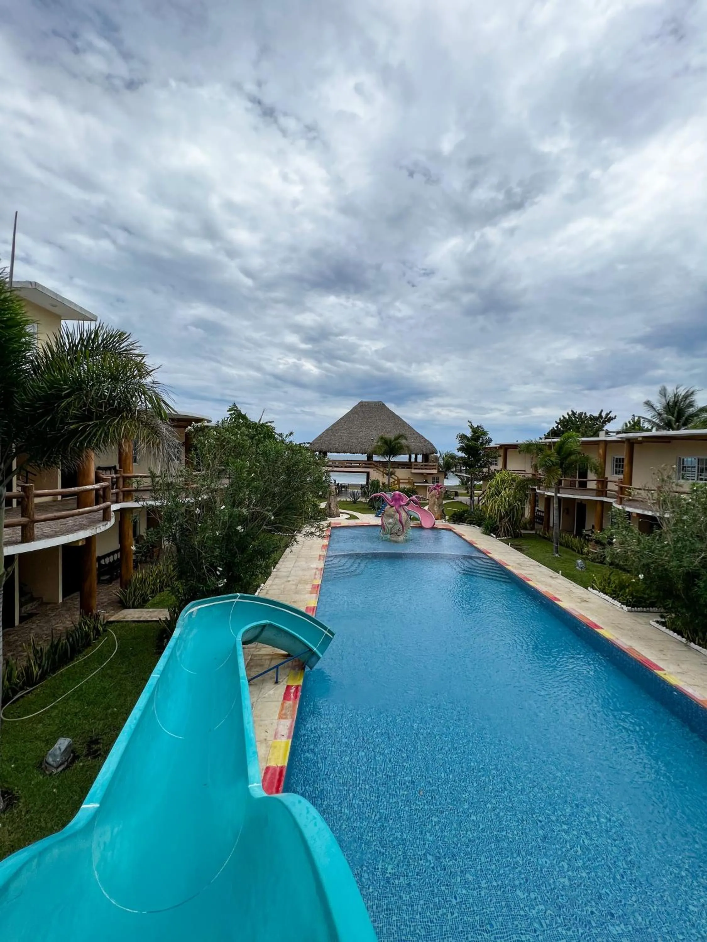 Swimming pool in Hotel Pazifico en Monterrico