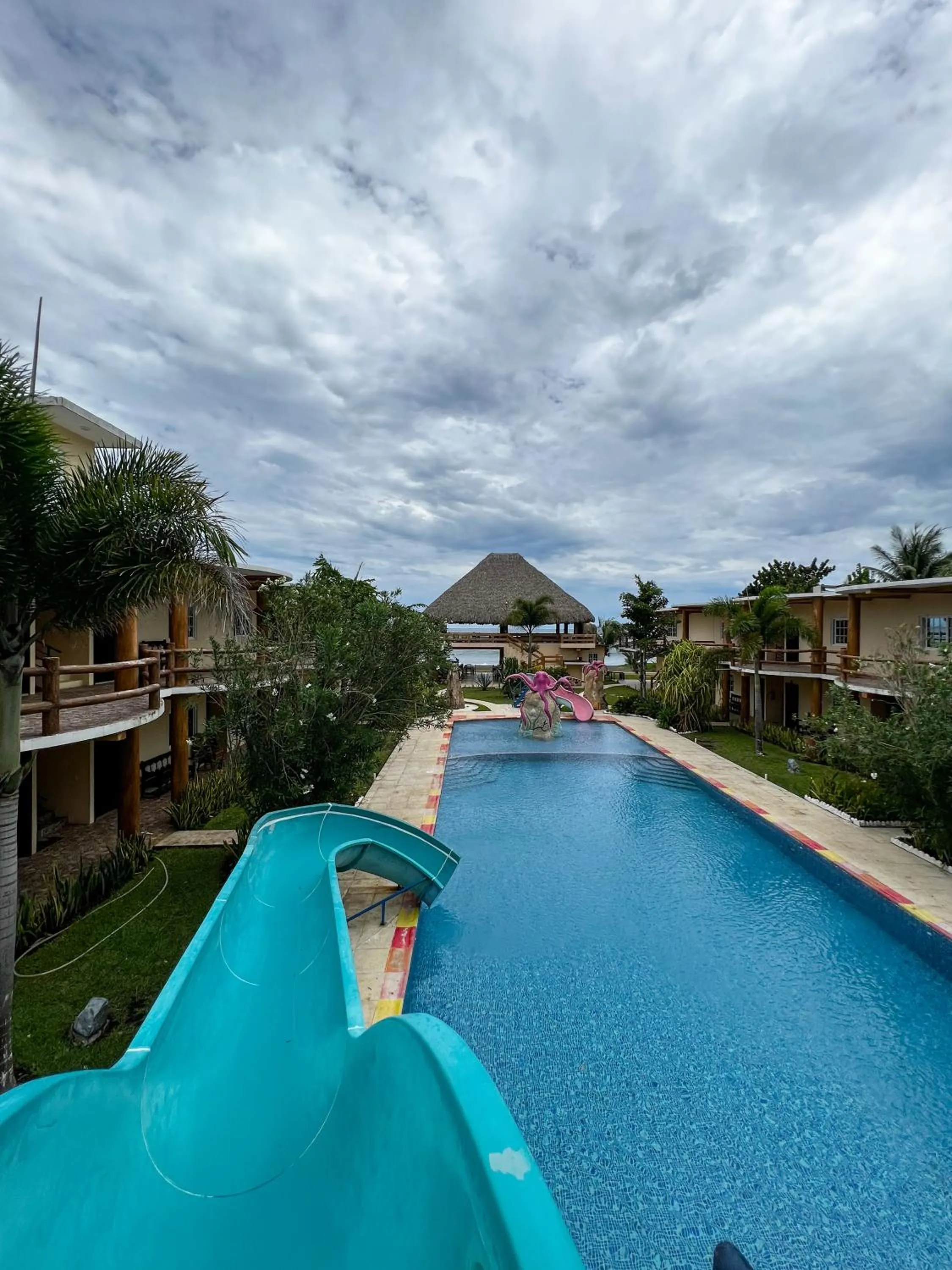 Swimming pool in Hotel Pazifico en Monterrico