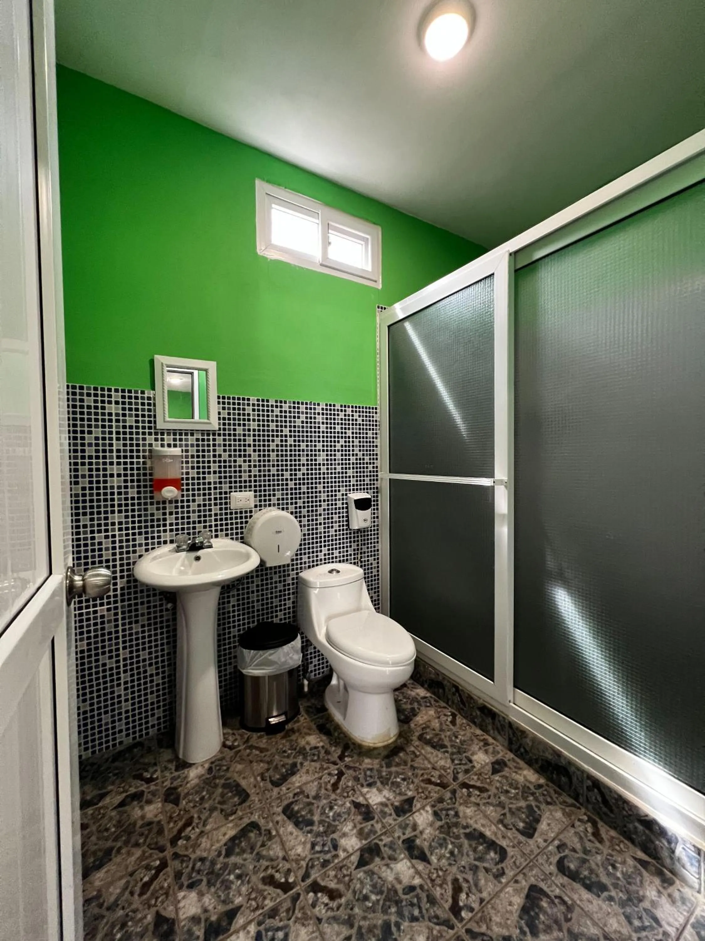 Toilet in Hotel Pazifico en Monterrico