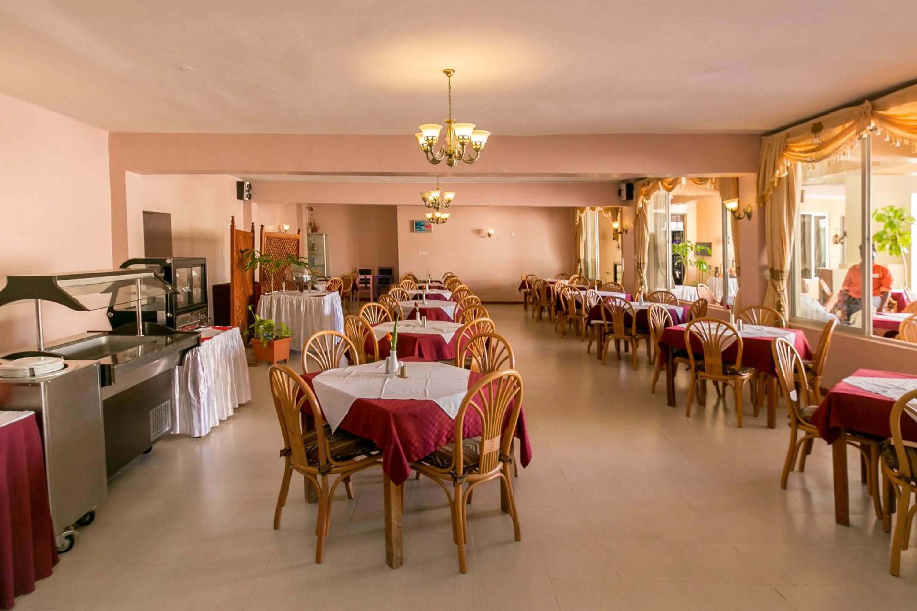 Restaurant/places to eat in Fahari Gardens Hotel