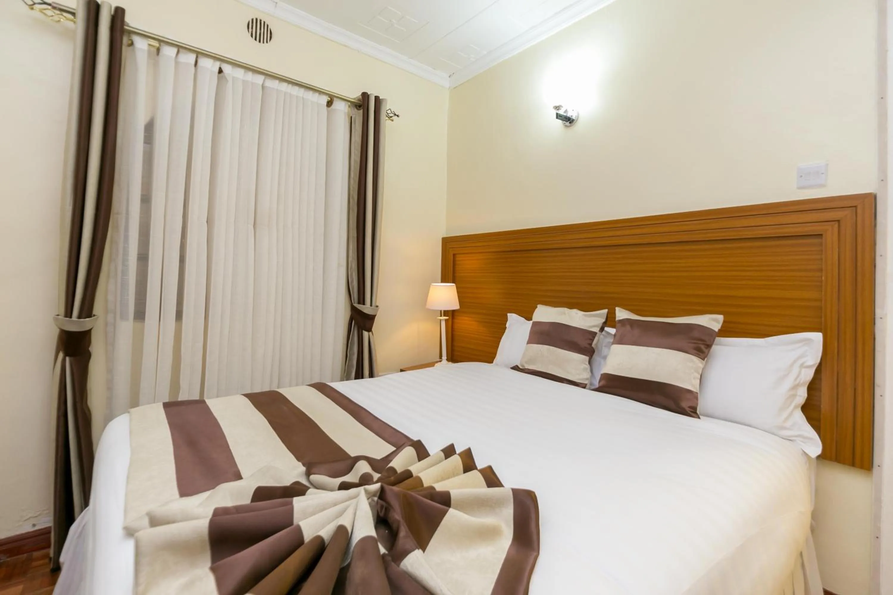 Bedroom, Bed in Fahari Gardens Hotel