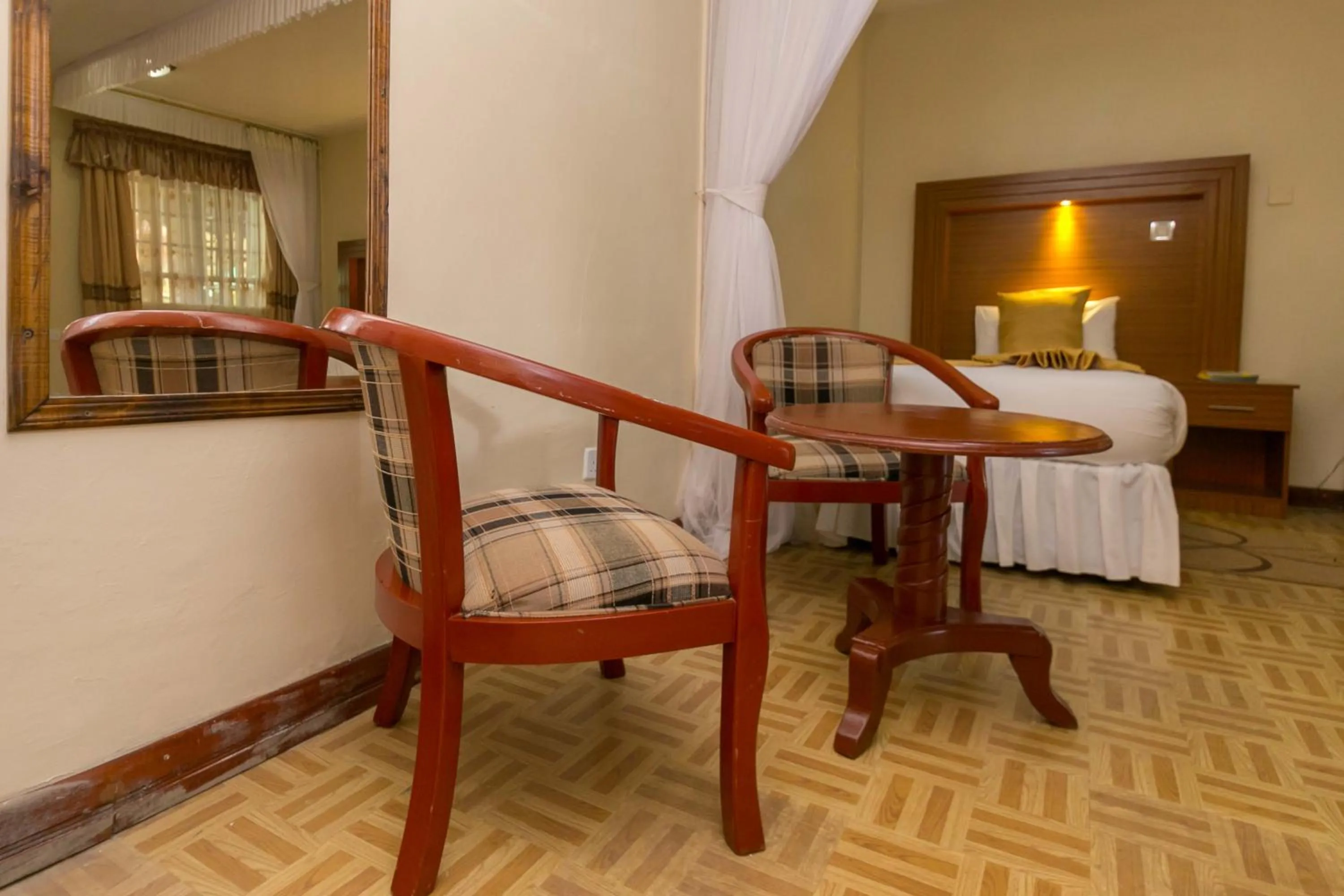 Living room, Bed in Fahari Gardens Hotel