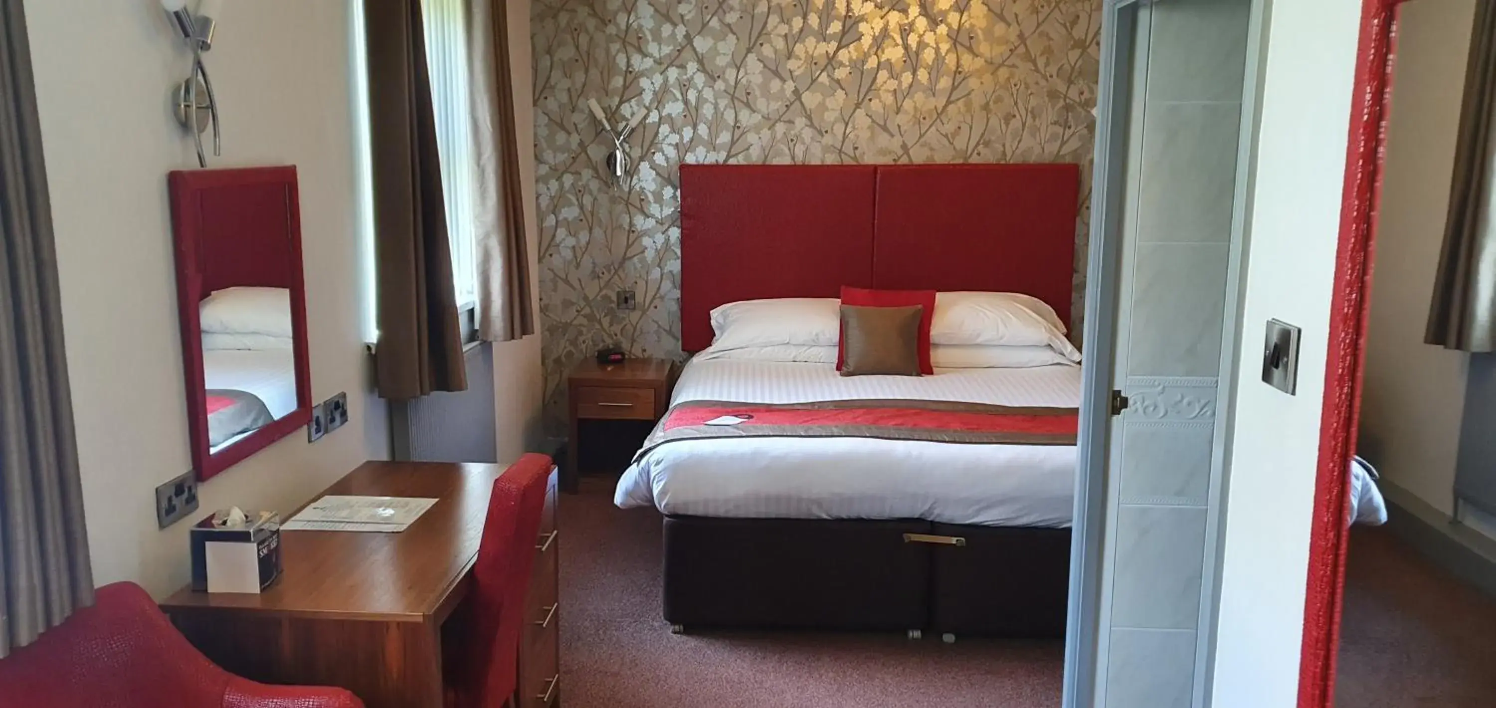 Bedroom, Bed in Oaklands Hall Hotel Sure Hotel Collection by Best Western Bedroom, Bed in Oaklands Hall Hotel Sure Hotel Collection by Best Western