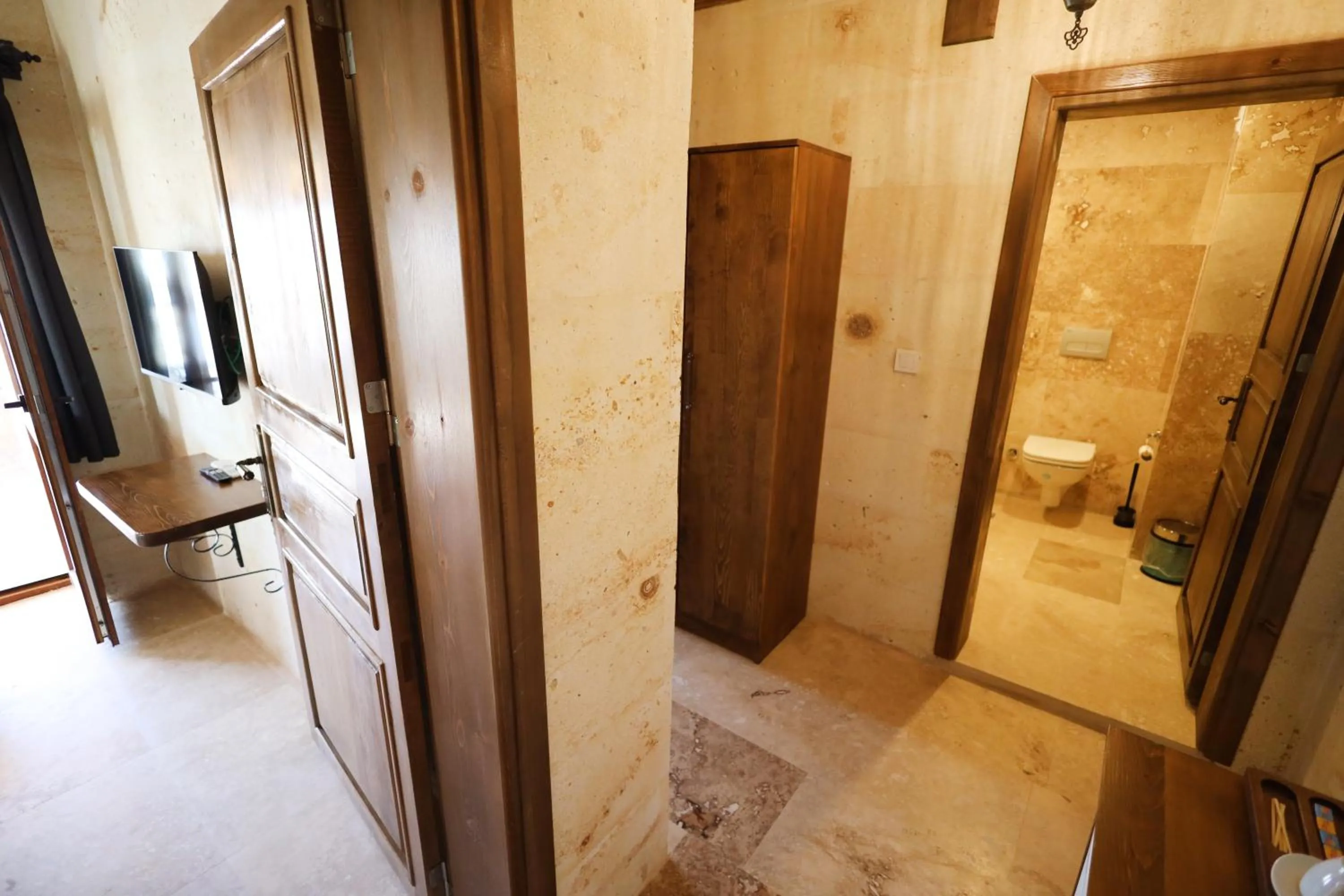 Toilet in Rocca Stone House