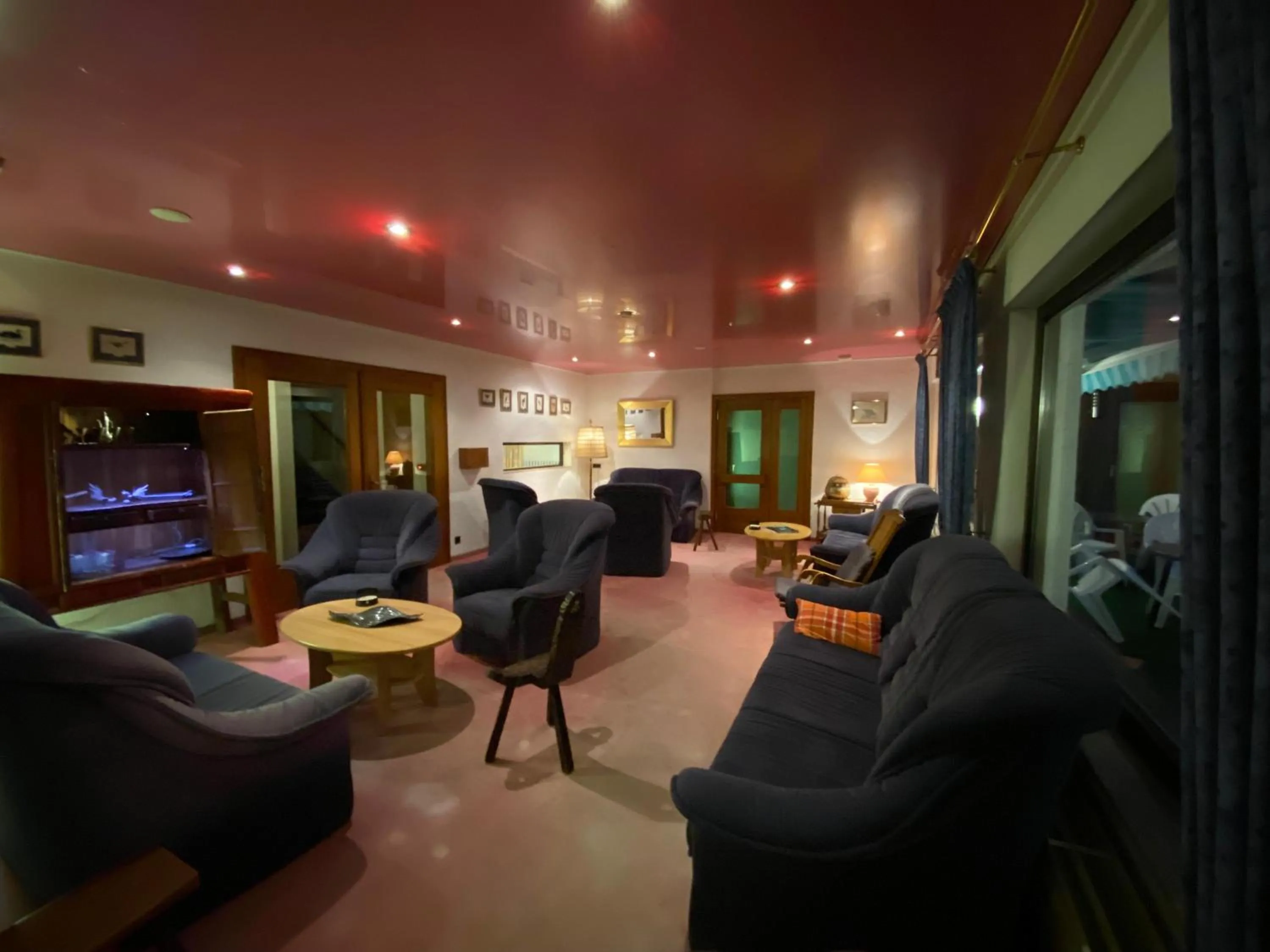 Communal lounge/ TV room in Hotel Altitude