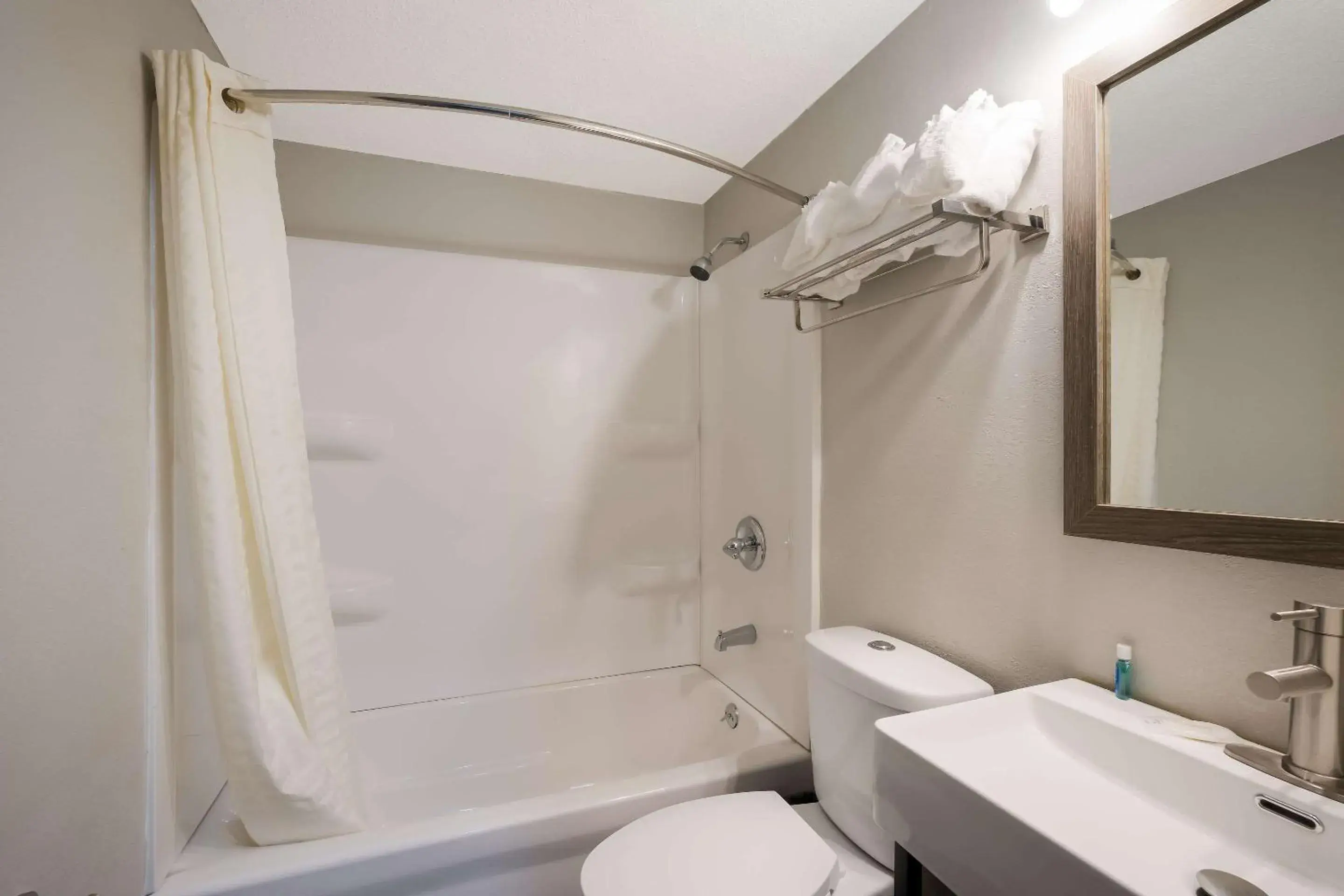 Bedroom in Suburban Studios Milwaukee Airport Bedroom in Suburban Studios Milwaukee Airport