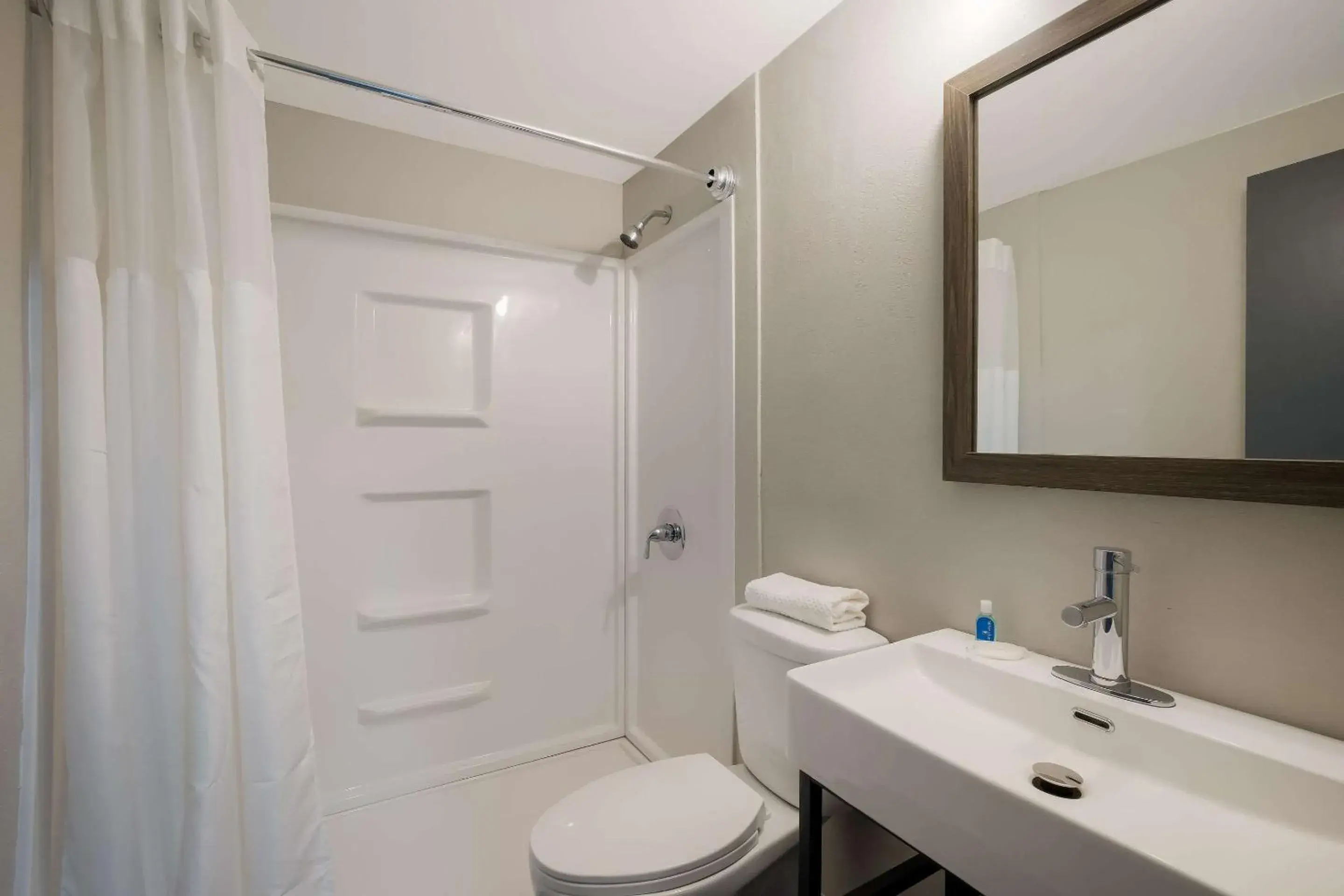 Bedroom in Suburban Studios Milwaukee Airport Bedroom in Suburban Studios Milwaukee Airport