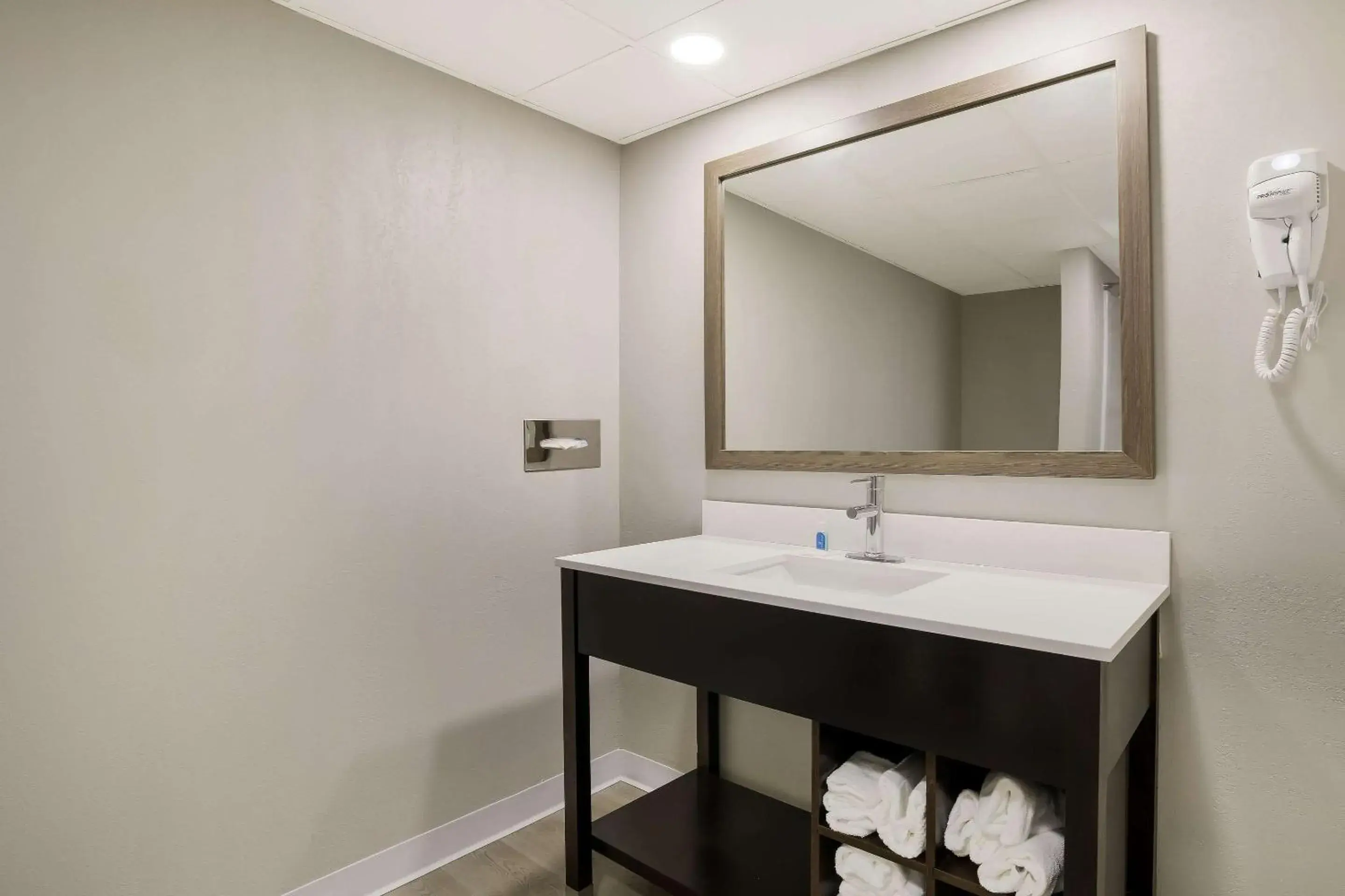 Bedroom in Suburban Studios Milwaukee Airport Bedroom in Suburban Studios Milwaukee Airport