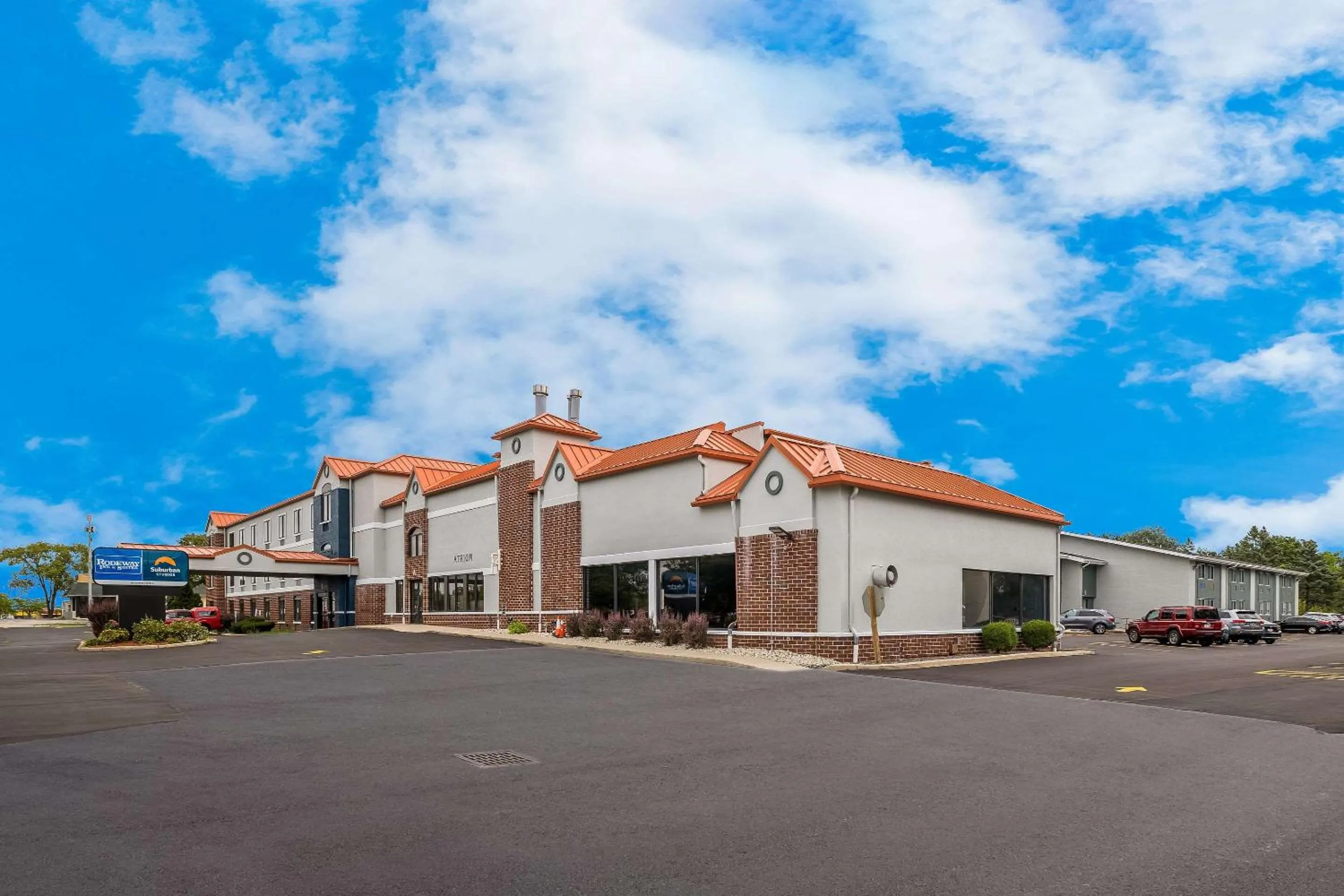 Property building in Suburban Studios Milwaukee Airport