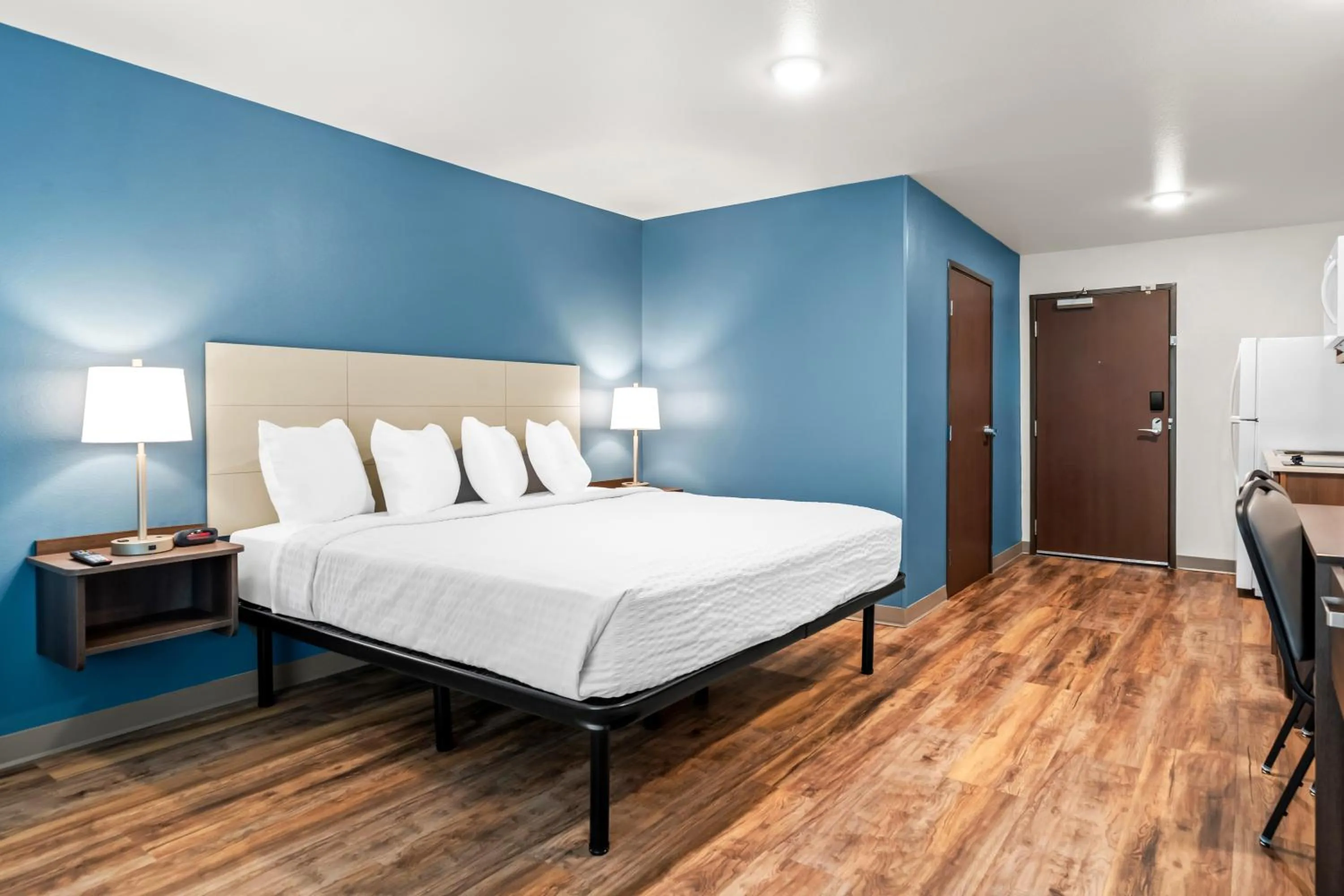 Bed in WoodSpring Suites Orlando East UCF