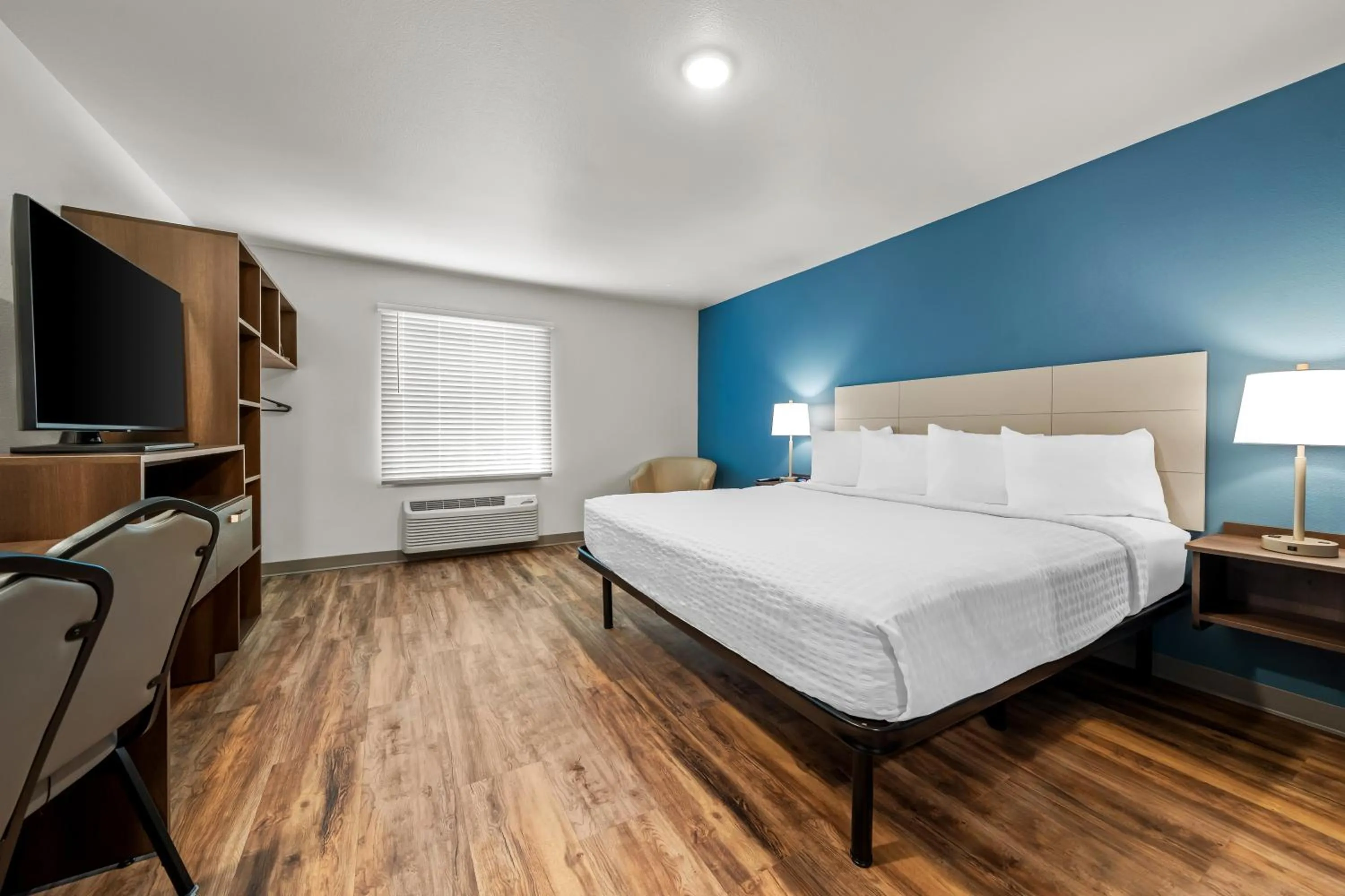 Bed in WoodSpring Suites Orlando East UCF