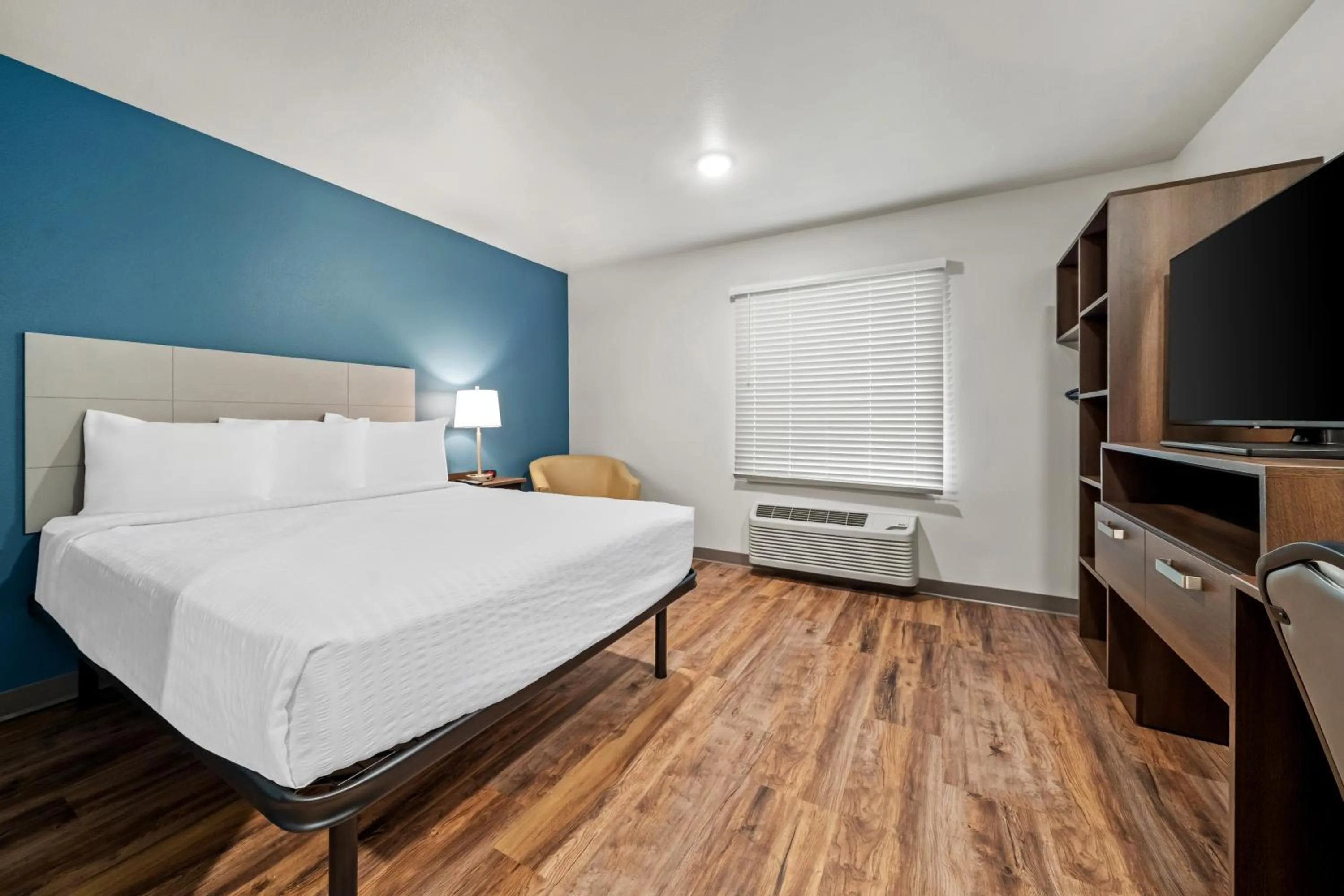 Bed in WoodSpring Suites Orlando East UCF