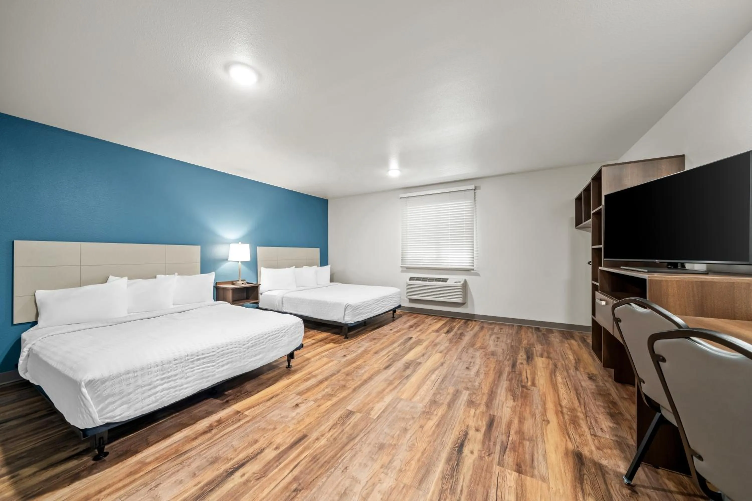 Bed in WoodSpring Suites Orlando East UCF