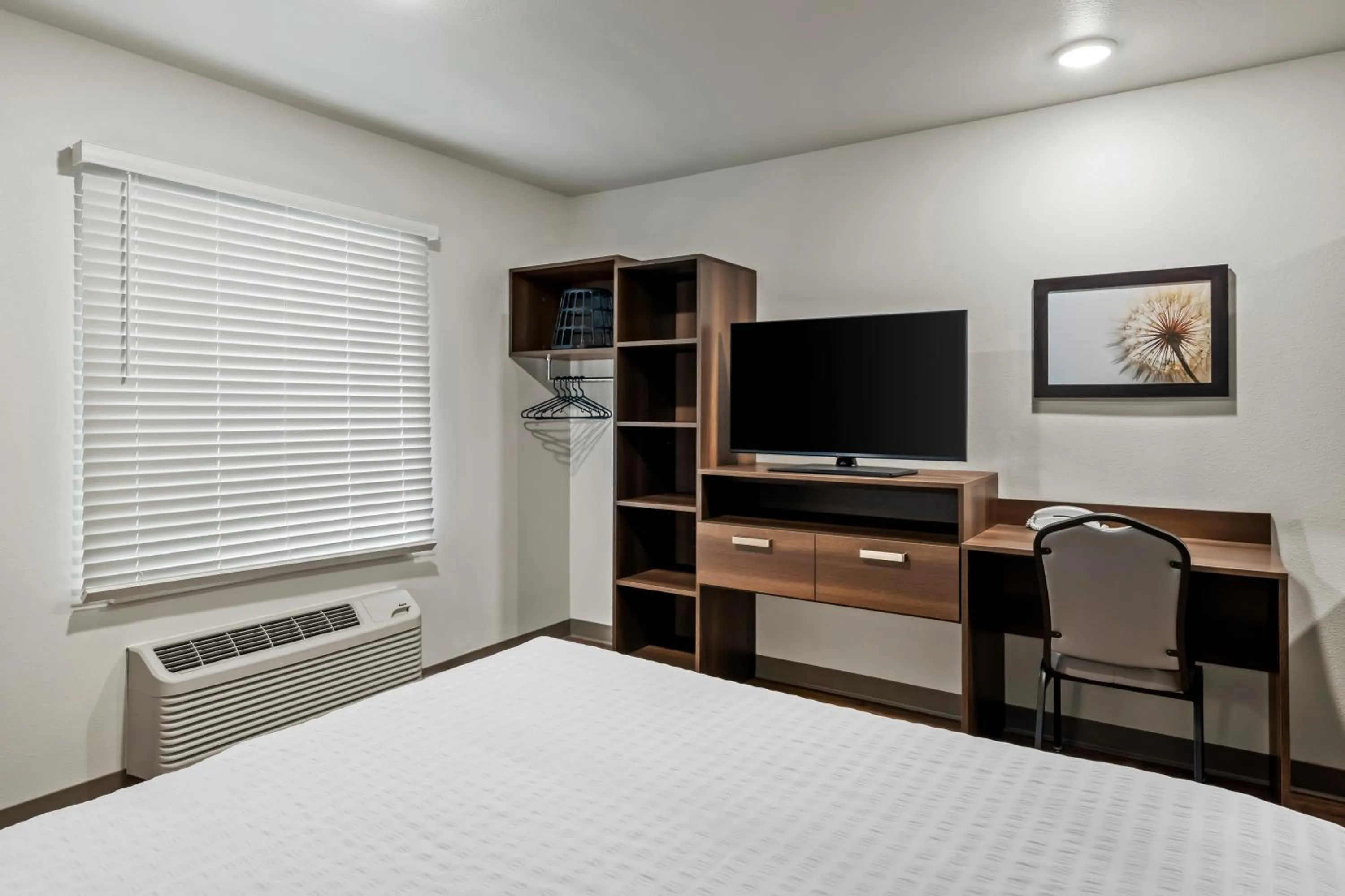 Bed in WoodSpring Suites Orlando East UCF