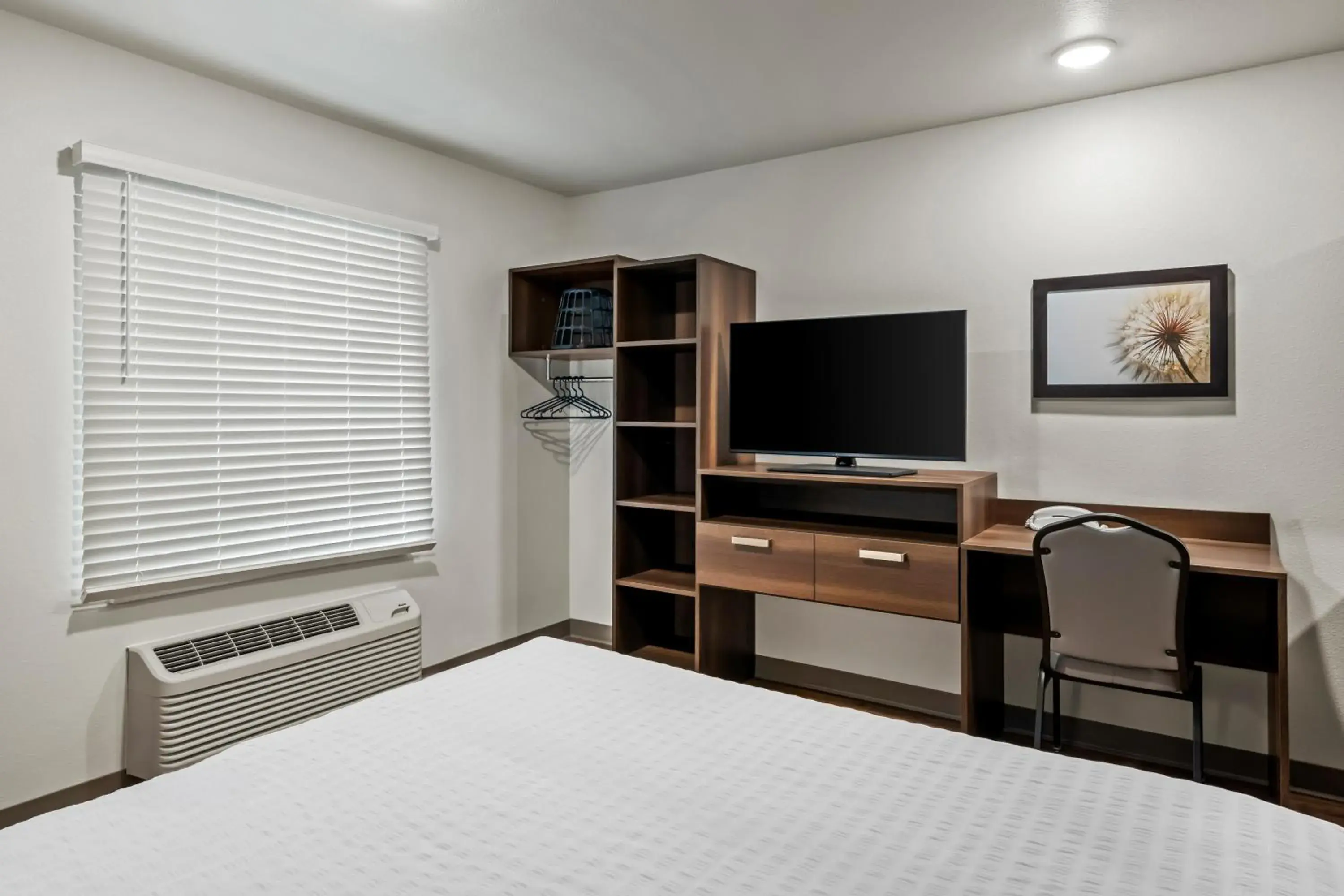 Queen Suite with Roll-In Shower - Disability Access/Non Smoking in WoodSpring Suites Orlando East UCF Queen Suite with Roll-In Shower - Disability Access/Non Smoking in WoodSpring Suites Orlando East UCF
