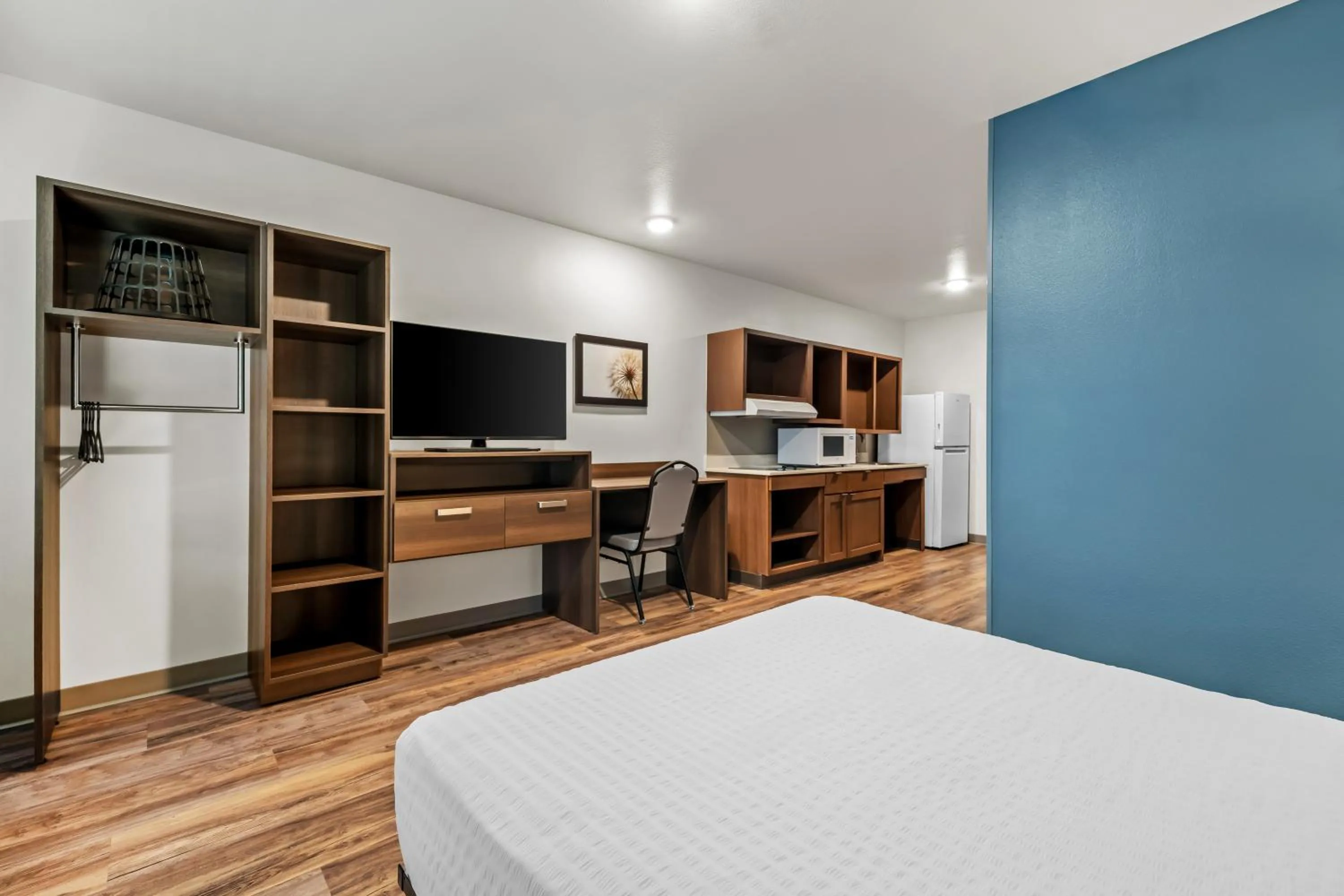 Bed in WoodSpring Suites Orlando East UCF