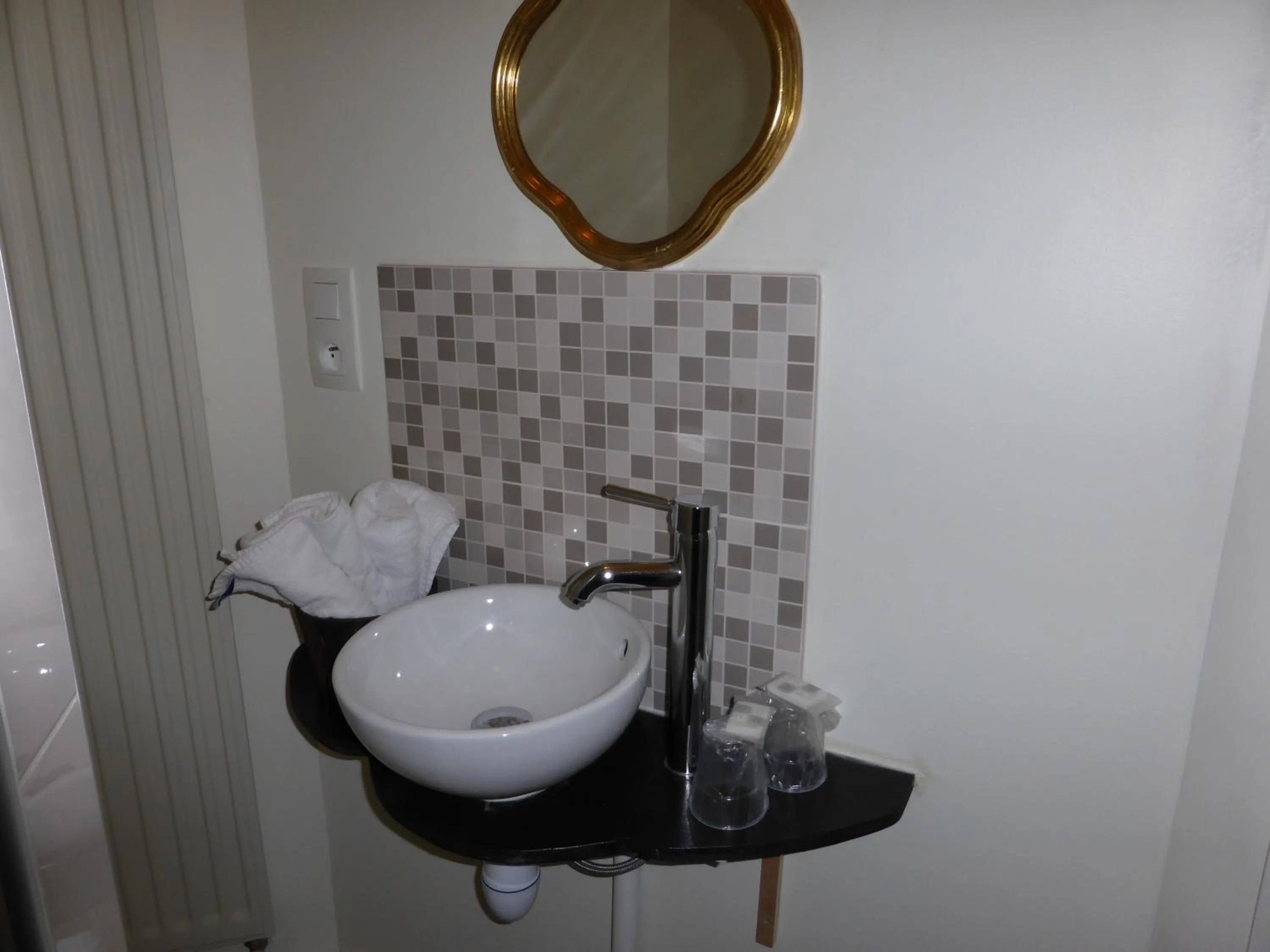 Bathroom in Le Bannier Hotel Restaurant