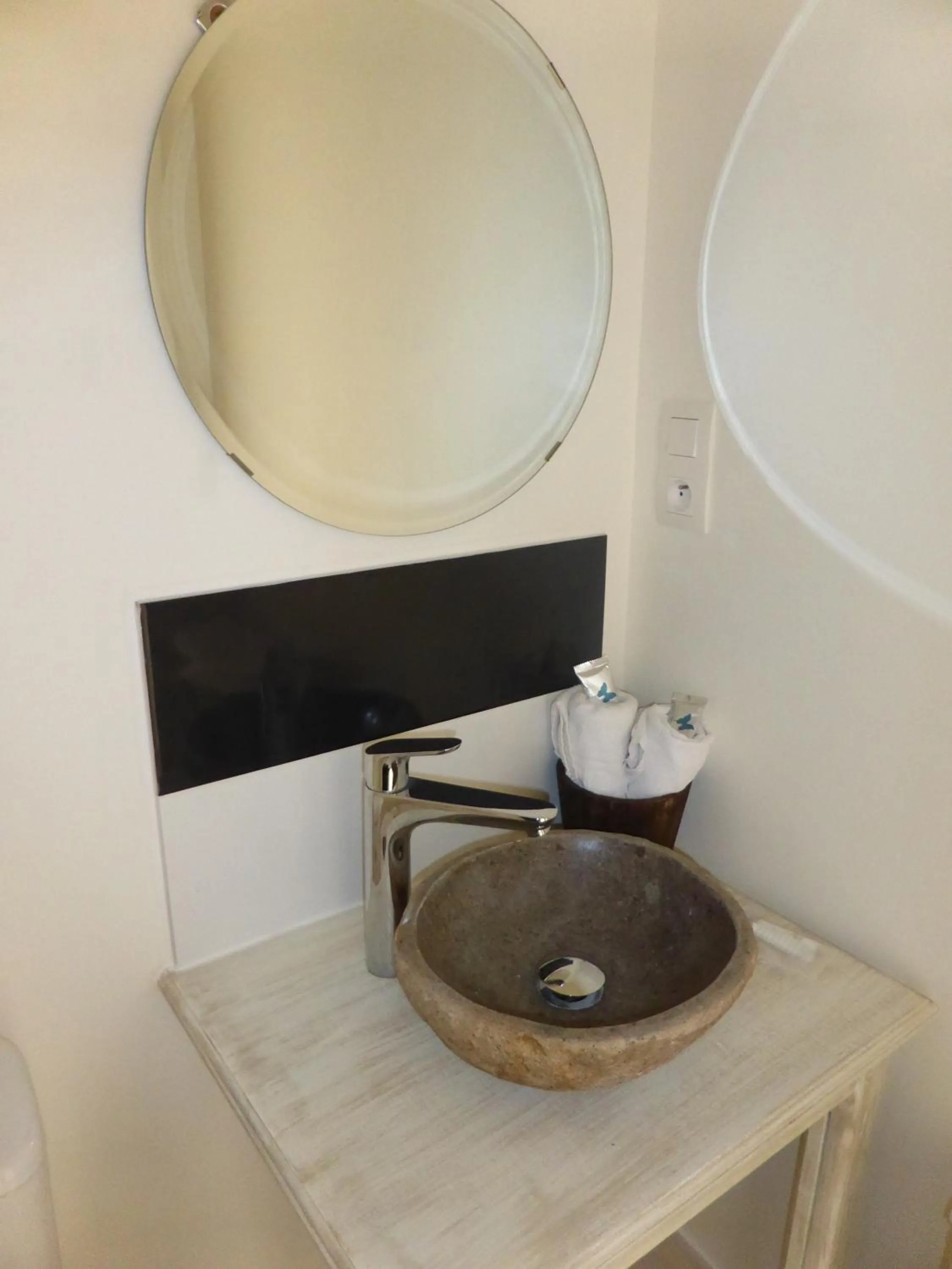 Bathroom in Le Bannier Hotel Restaurant